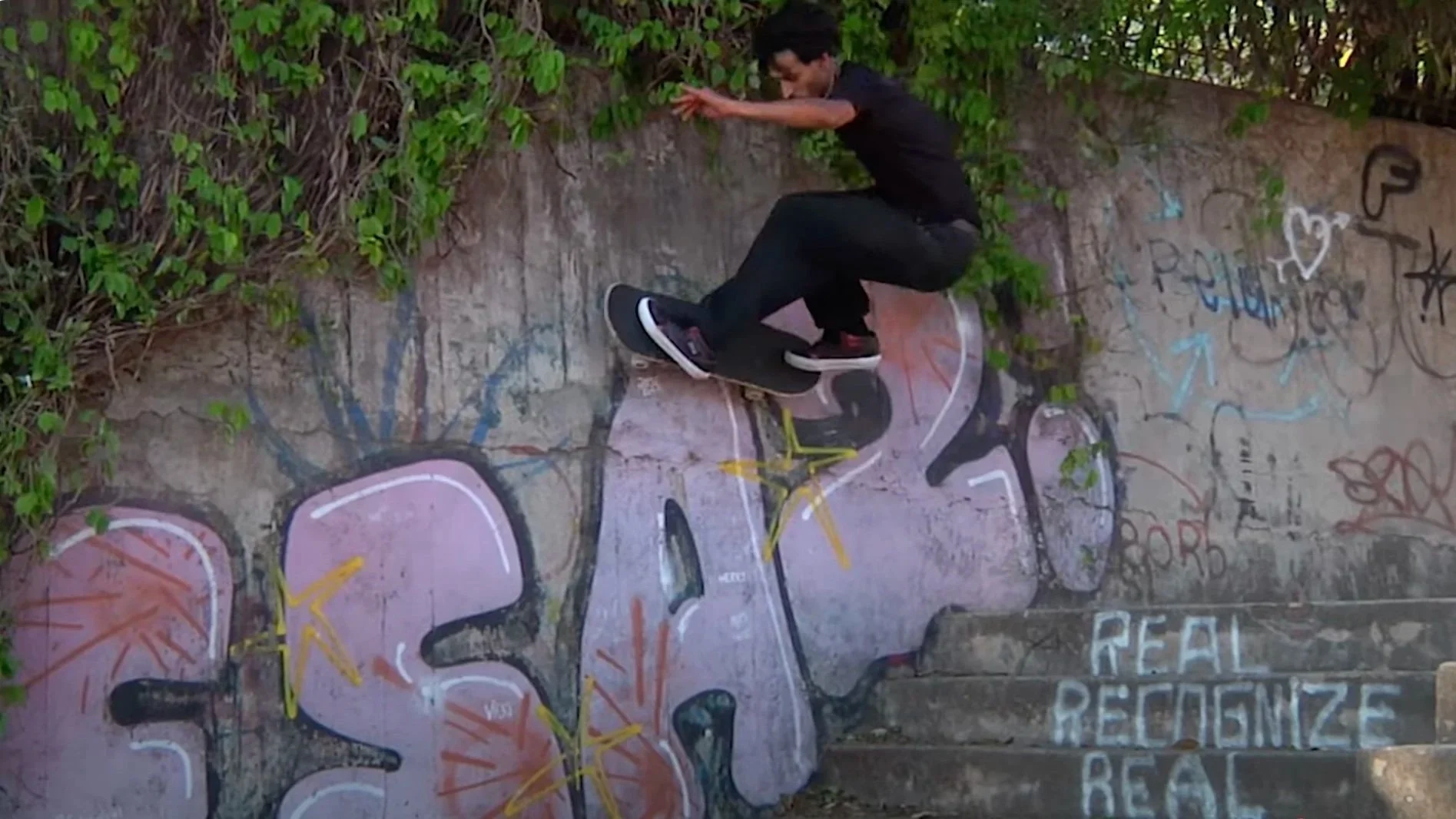 Street Skate in Montevideo | LUNES Video