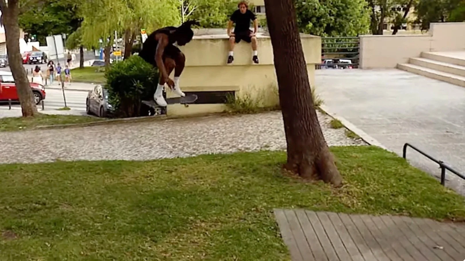 JOGO DUPLO by Cybercafé Hits Lisbon Streets