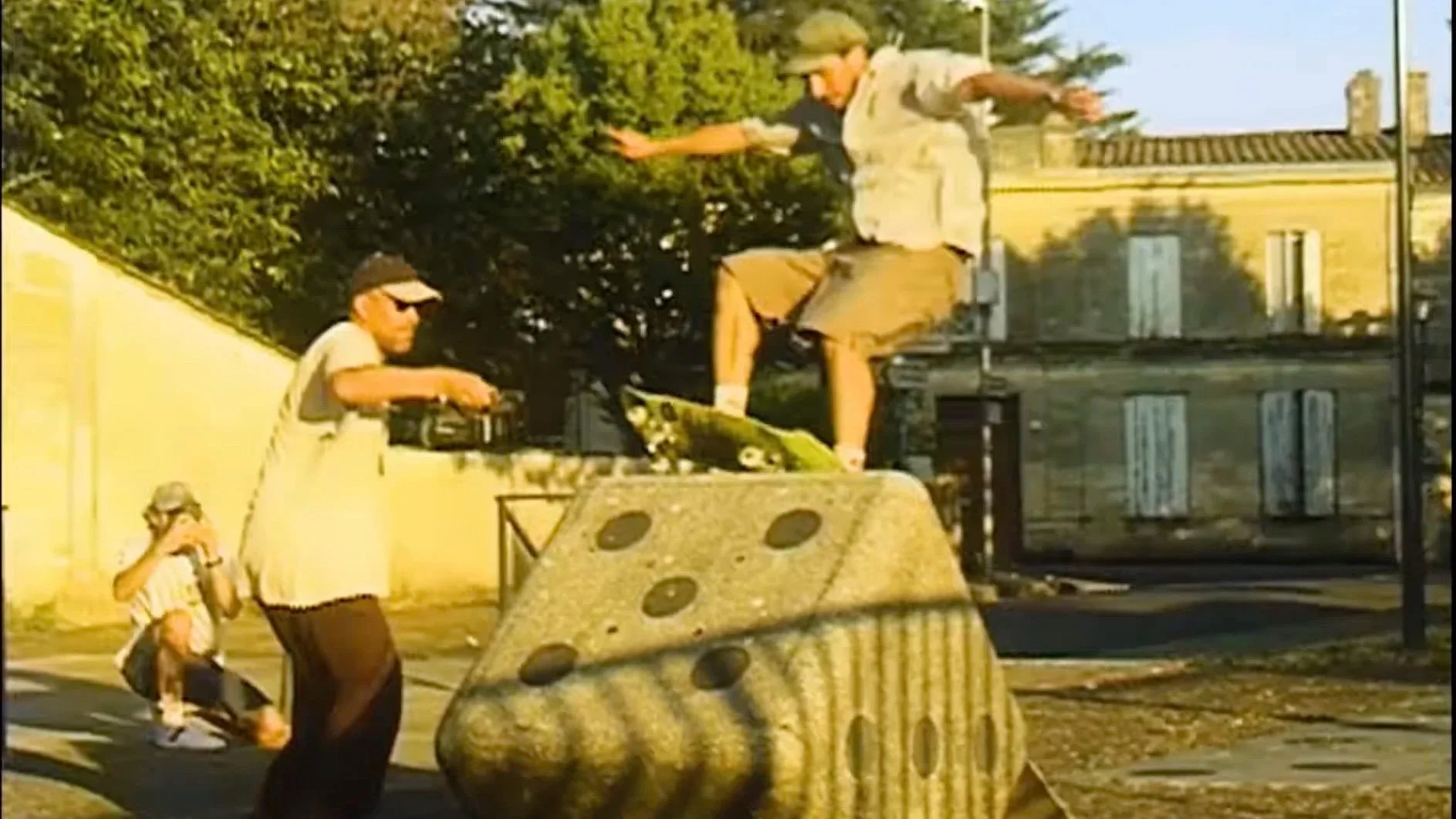 Leo Valls – SUNNY 2 | DC Shoes Skate Part