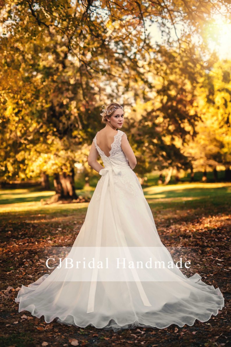 a line wedding dresses under 500