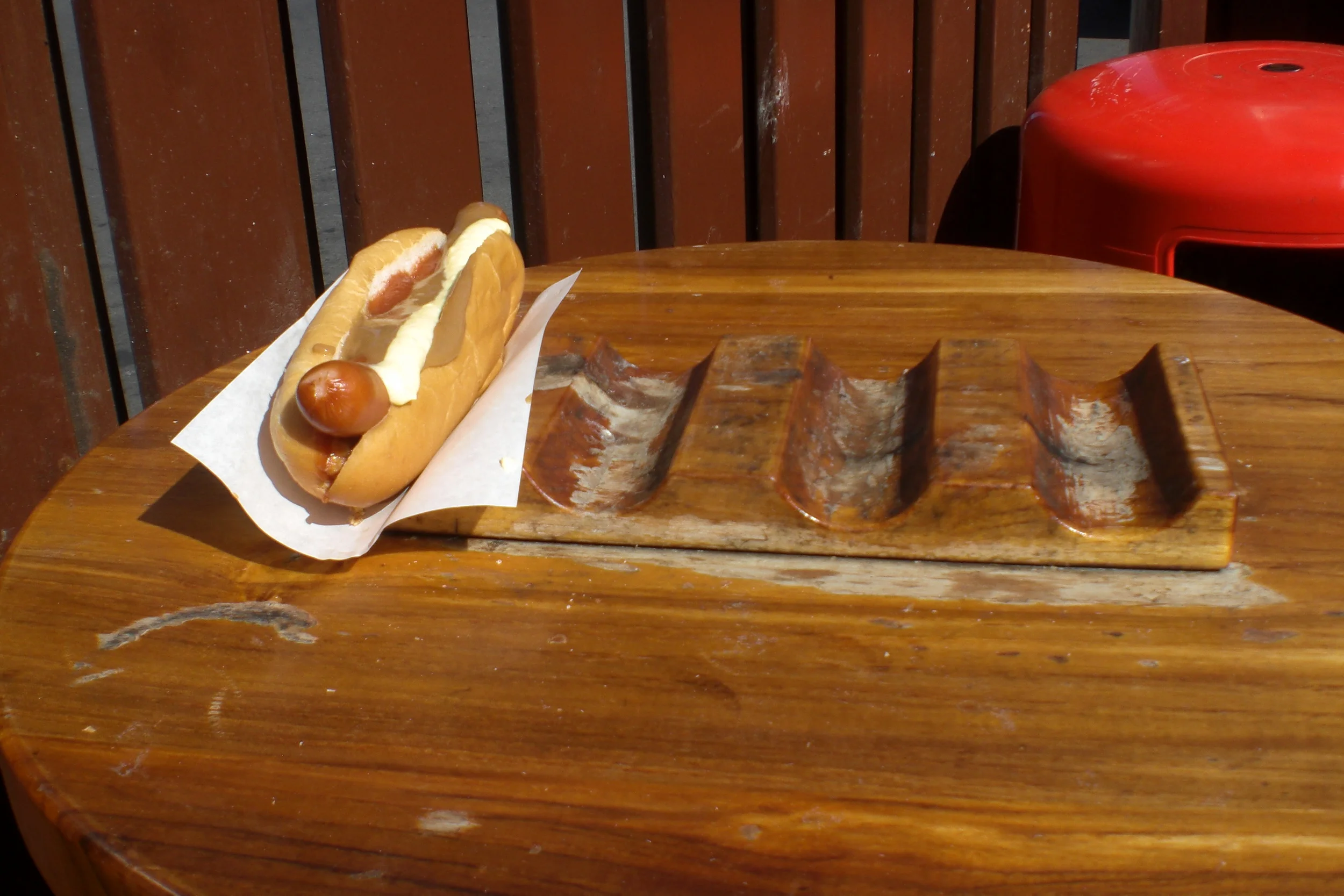  I haven't been to every hot dog stand in Europe, but this particular hot dog was dang good. &nbsp;Besides myself, the stand has served several noteworthy patrons, such as, Bill Clinton, Charlie Sheen, and Metallica vocalist, James Hetfield. &nbsp; 