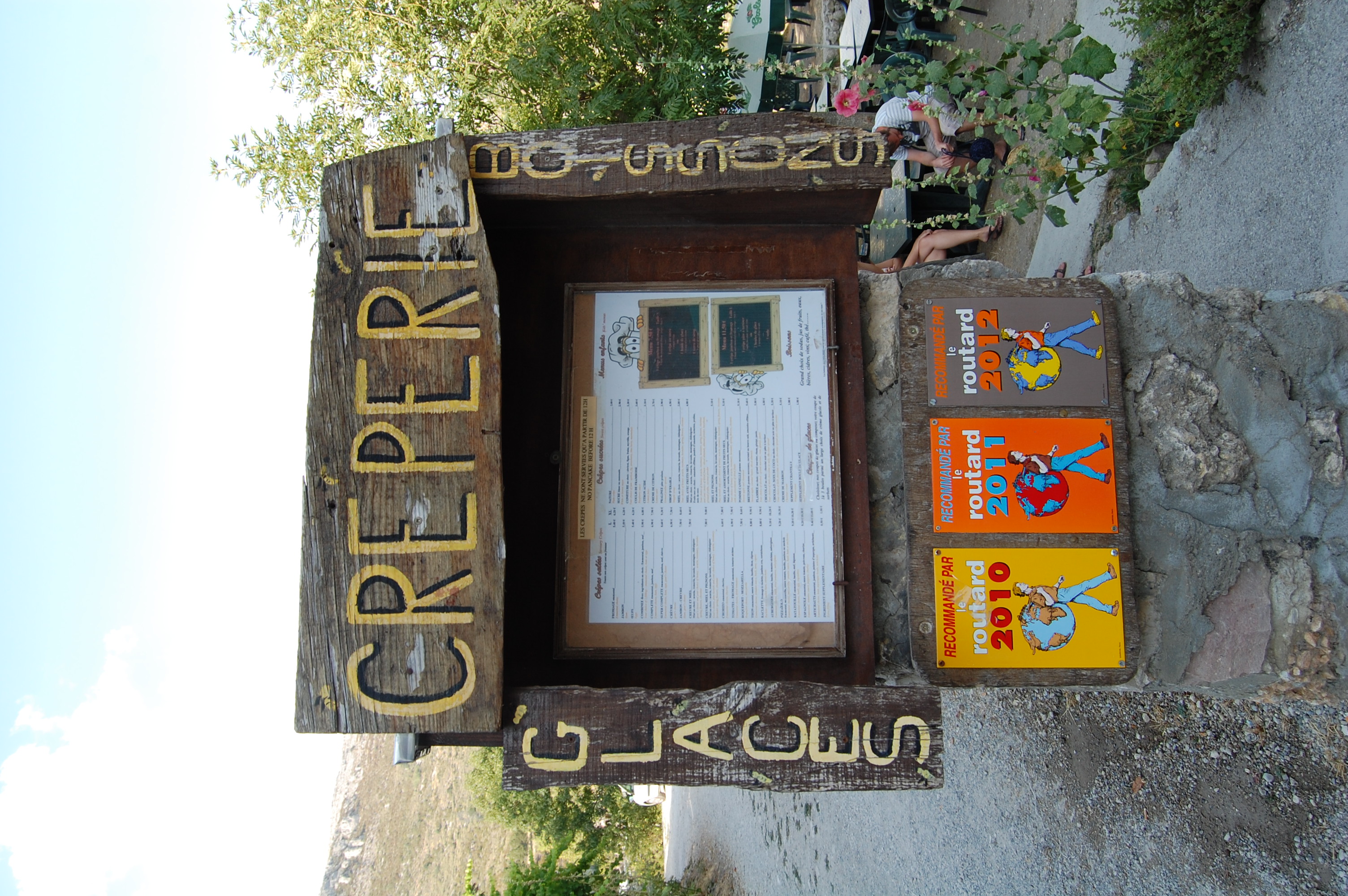  People who travel will tell you&nbsp;that by the fifth day of being in a group,&nbsp;most people get grouchy and need some personal space and alone time. &nbsp;This was that day for me.  After a day of activities, we were all starving and in search 