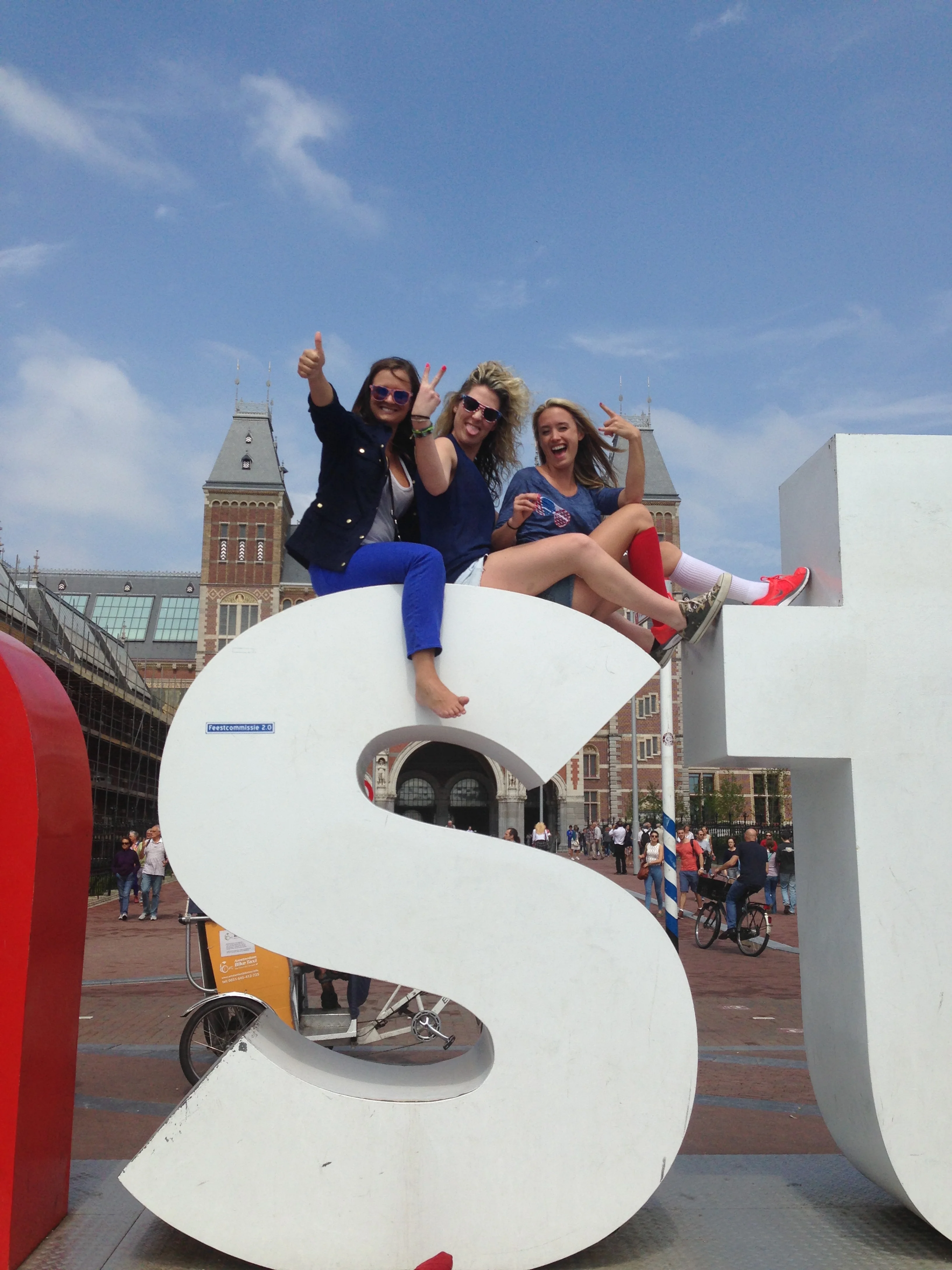  I started out my Amsterdam trip solo. &nbsp;But fortunately for me, two of my American friends happen to be there the same time. &nbsp;  Token photo in front of the " IAMSTERDAM " sign. &nbsp; 
