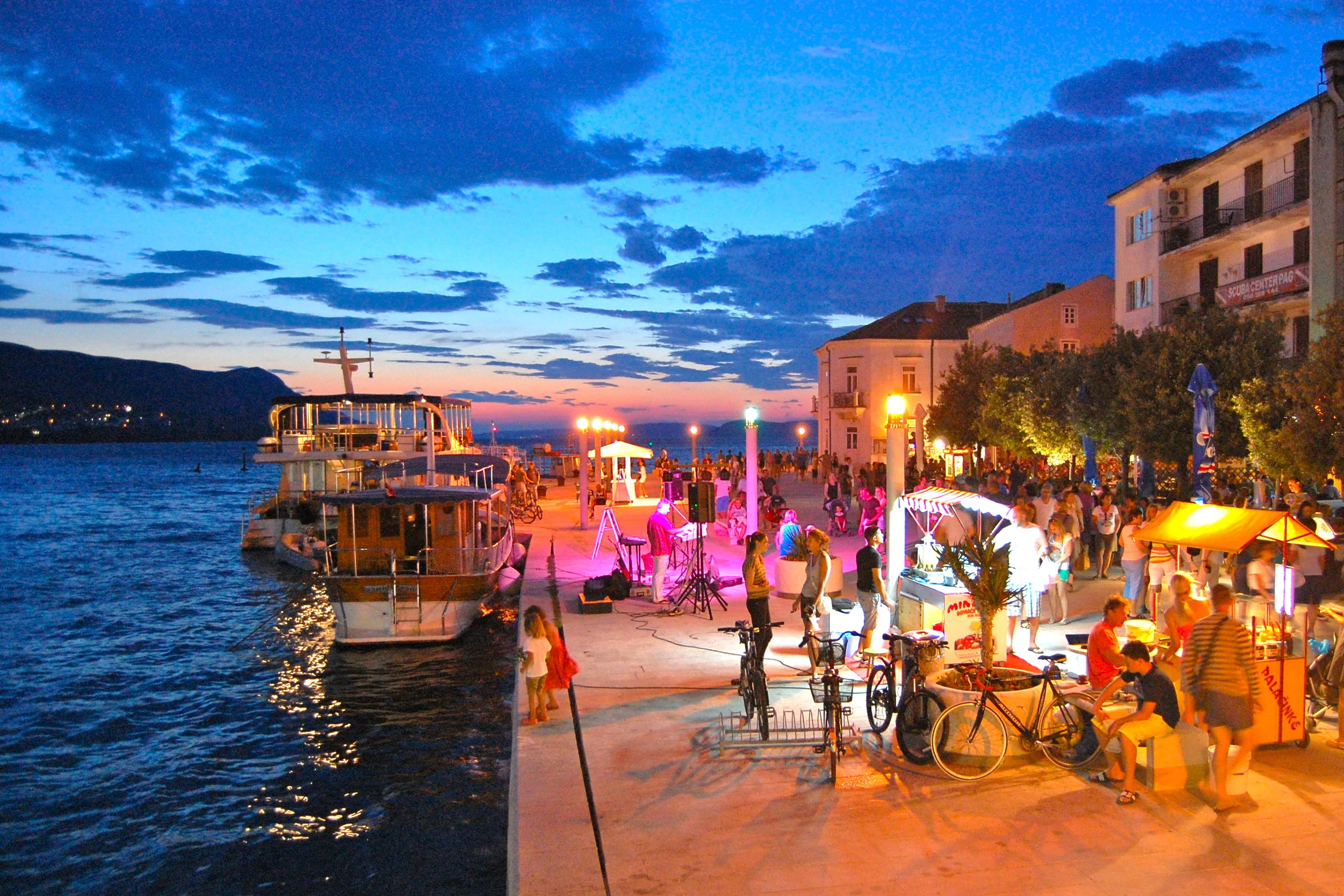  People say New York City is the city that never sleeps, but&nbsp;I would have to disagree. &nbsp;Croatia doesn't get going until about midnight. &nbsp;Most of the port towns have live bands, cafes, and entertainment vendors that are family-friendly 