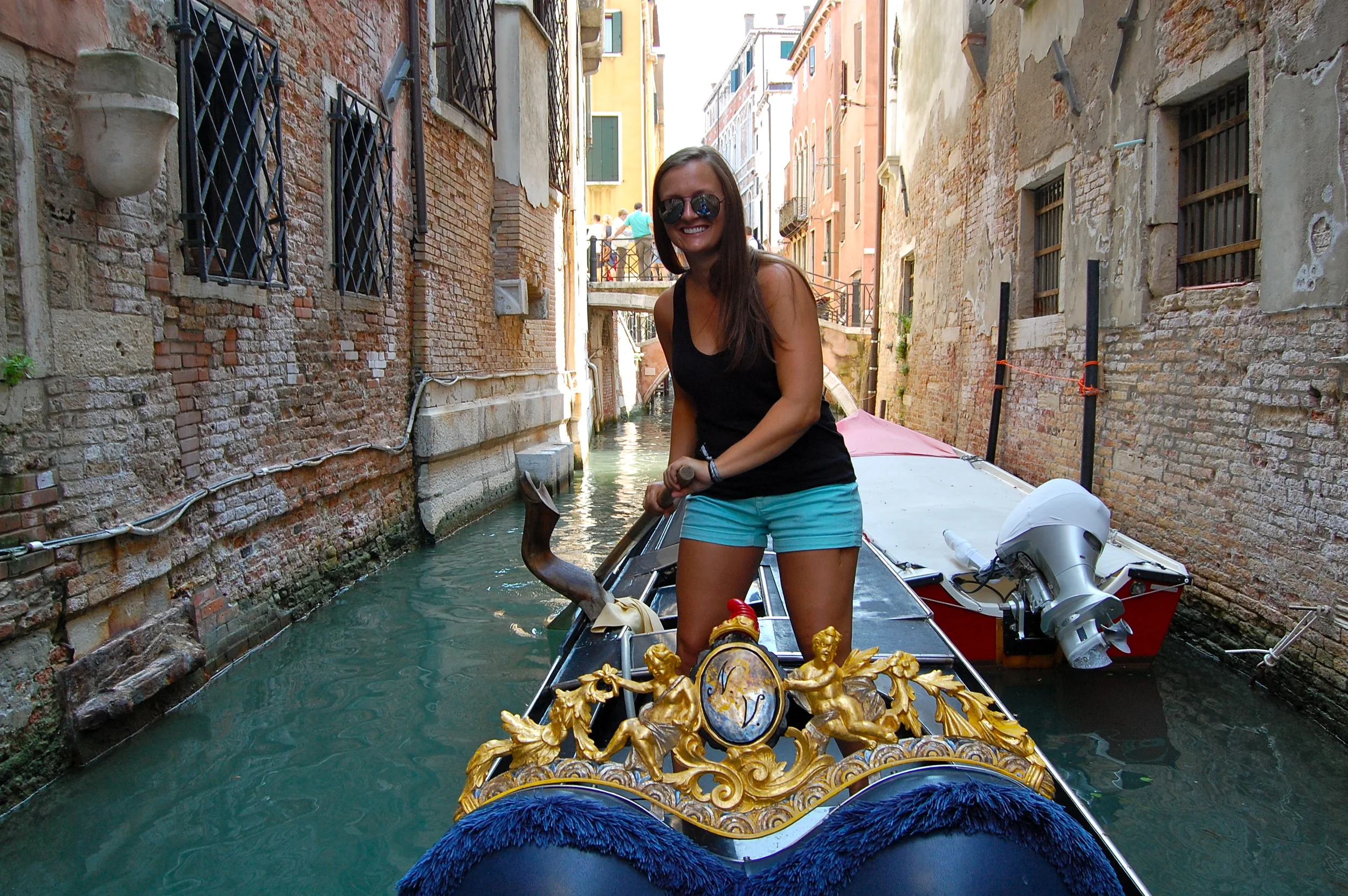  So, as soon as I got there, I rode one. &nbsp;I talked to my Gondolier in broken English and asked him if I could drive the boat since I didn't have anyone to ride with me. &nbsp;He said yes, gave me a quick lesson, then I immediately drove the boat