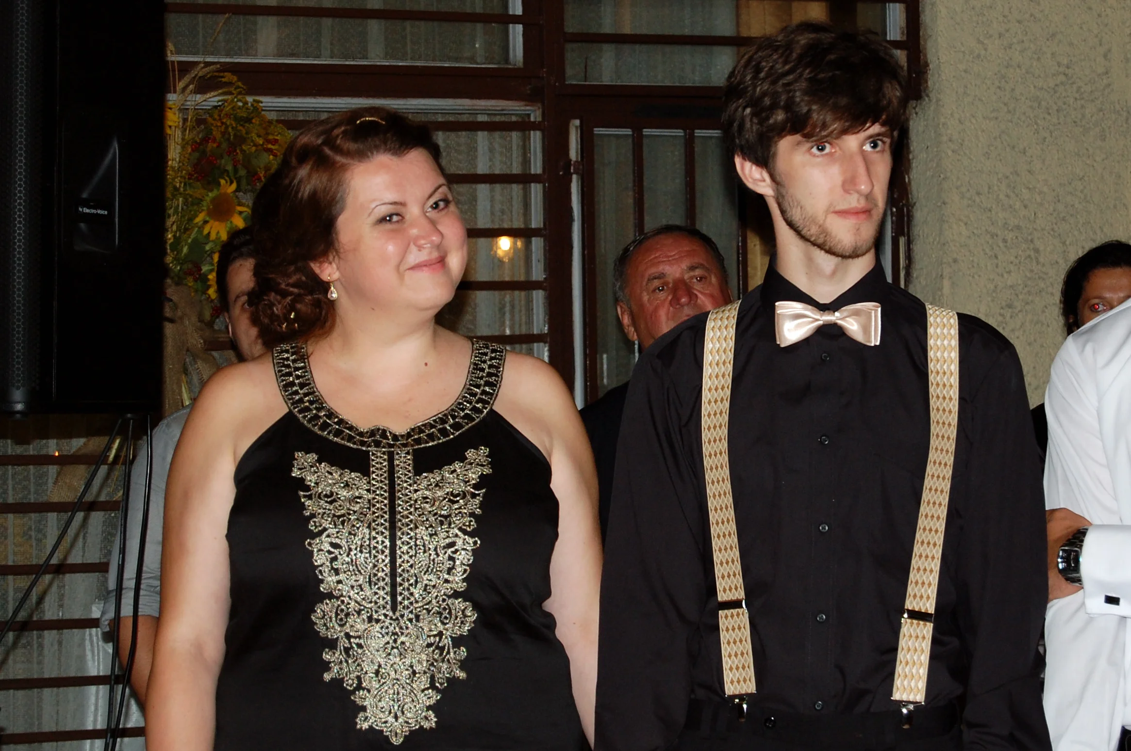  Things got interesting when the 2nd ceremony started at midnight. &nbsp;Traditionally, there is a midnight dance where people pay to dance with the bride. &nbsp;Then, another meal is served, and everyone continues dancing until the sun comes up. 