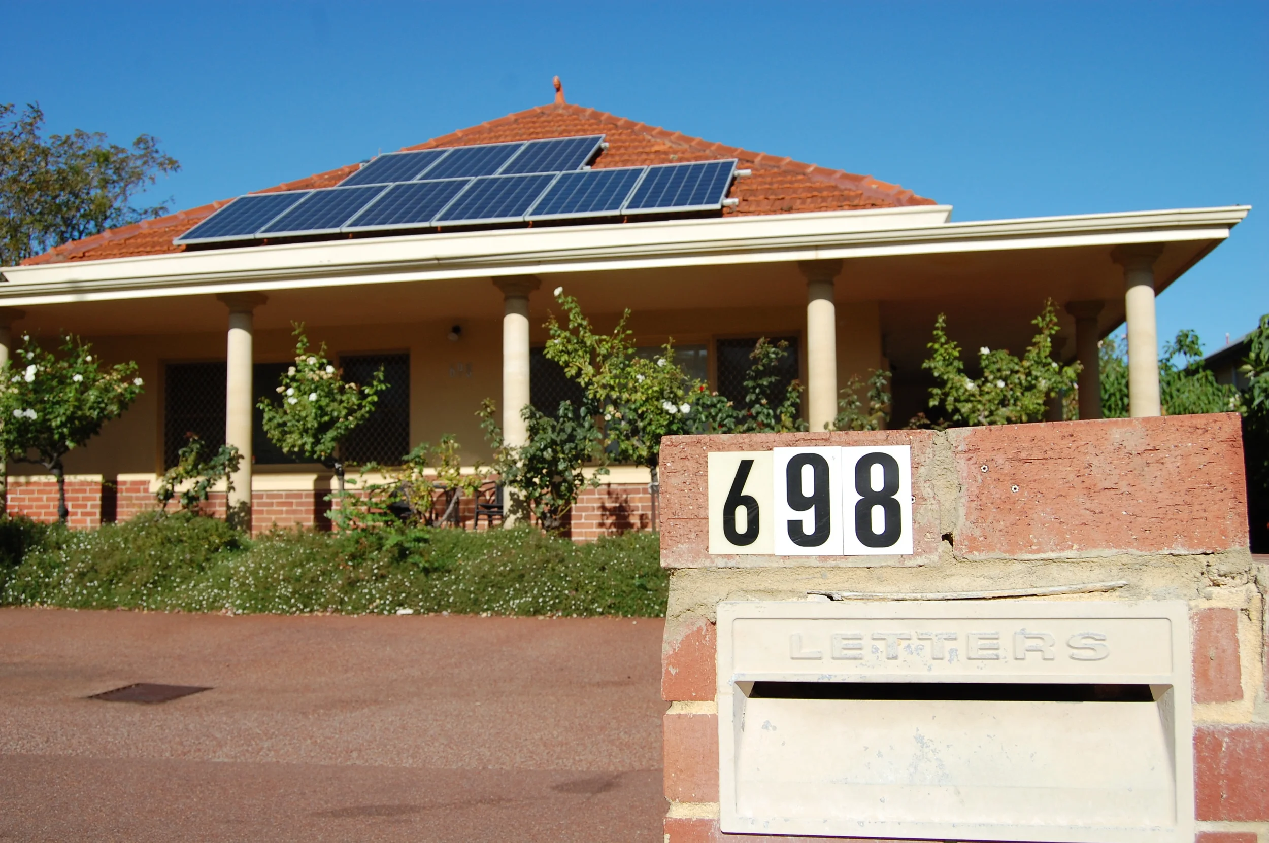  AirBnb is my new favorite thing for local places to stay. &nbsp; This  little gem is perfect for walking down  Beaufort Street  to the hippest bars, cafes, and restaurants. &nbsp; 
