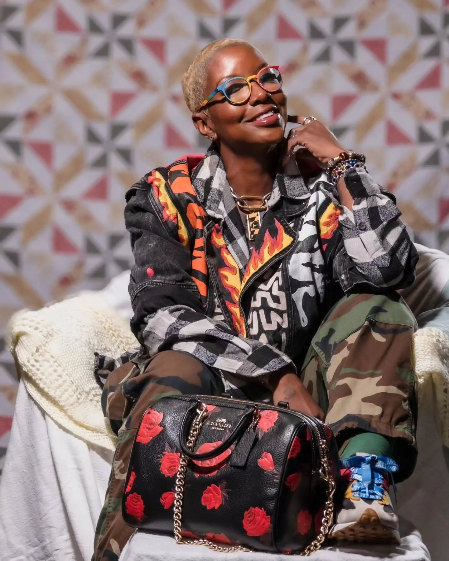 Love that @styletherapywithsam pulled up to @bmoregoodwill during a @portraitmeetdc session, while rocking a @vintagethrivals jacket. That's just impeccable timing.