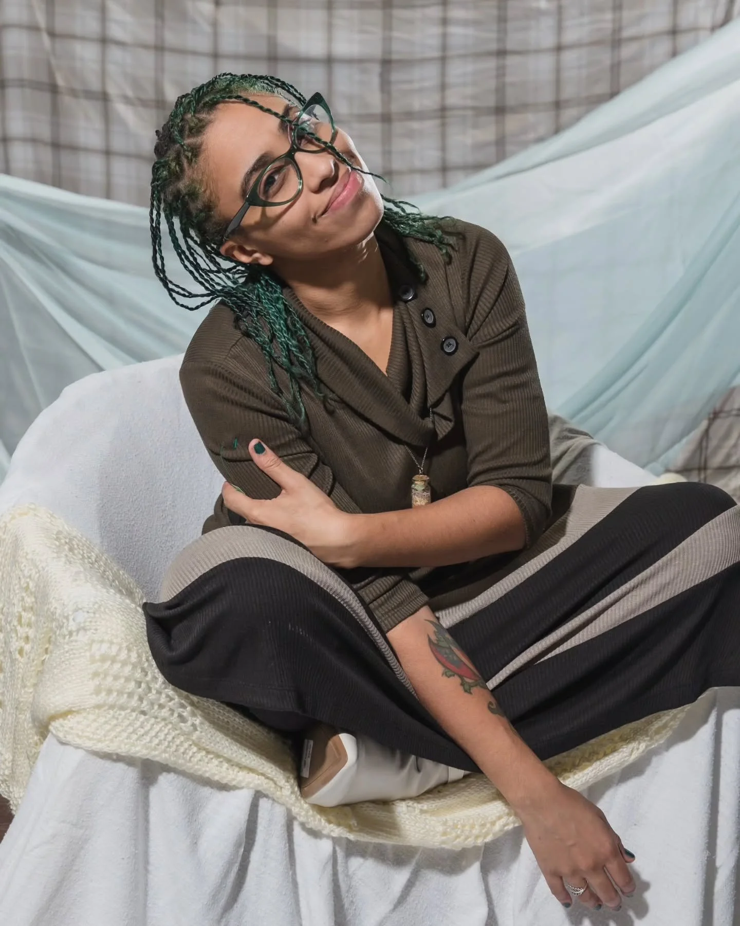 Style points to @sailorslytherin house for serving in the ensemble I assembled inside @bmoregoodwill during Saturday's @portraitmeetdc shindig.