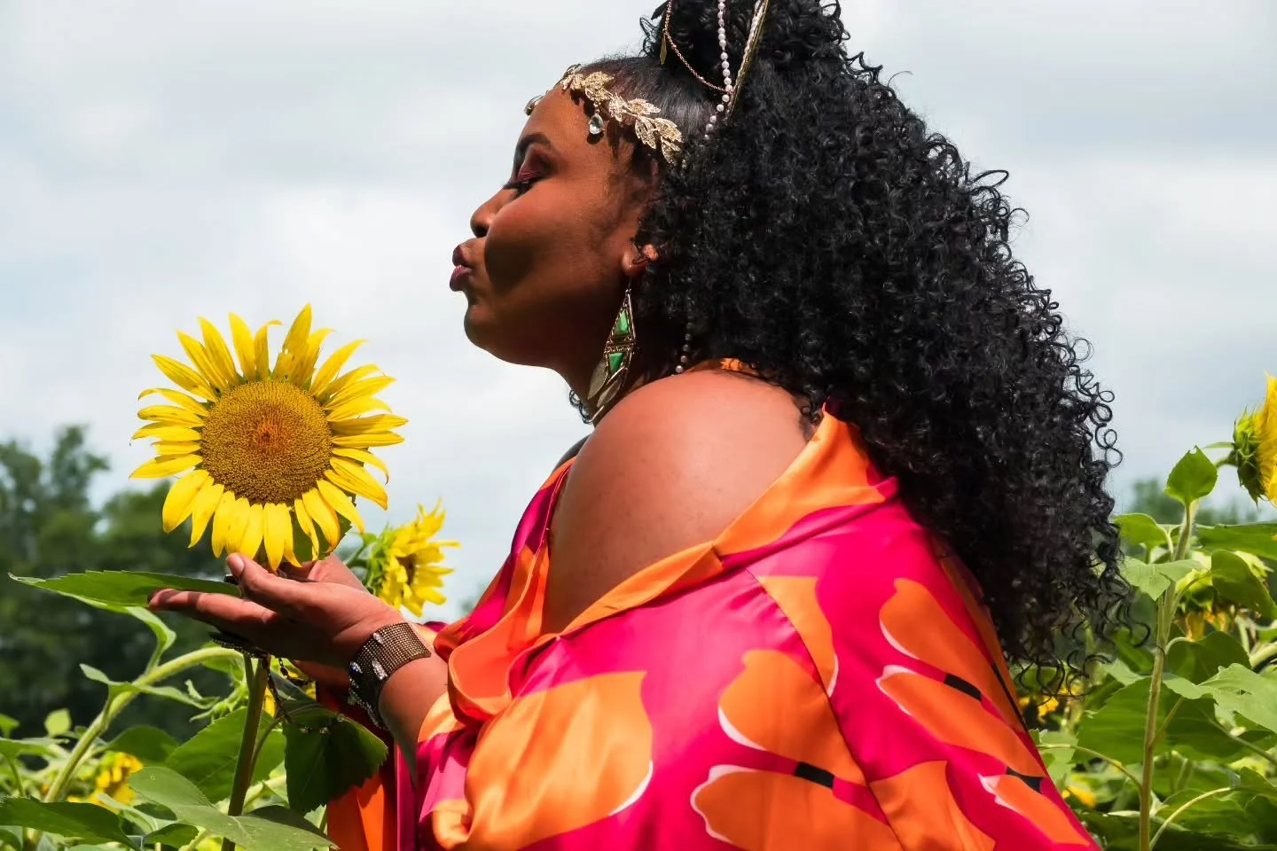 We Bloom. We are Children of the Sun. 
#SunflowersNMelanin // @justkellye_