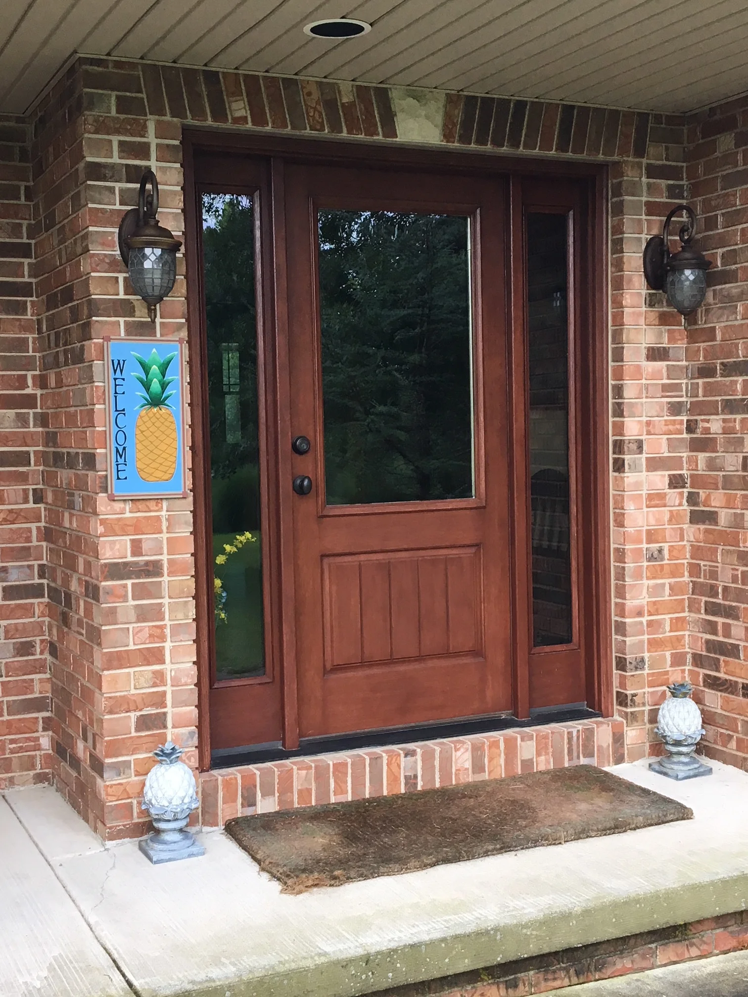 PINEAPPLE WELCOME Barn Quilt at Entry