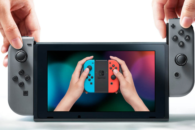Sur cette photo : deux manettes Joy-Con et la tablette transportable