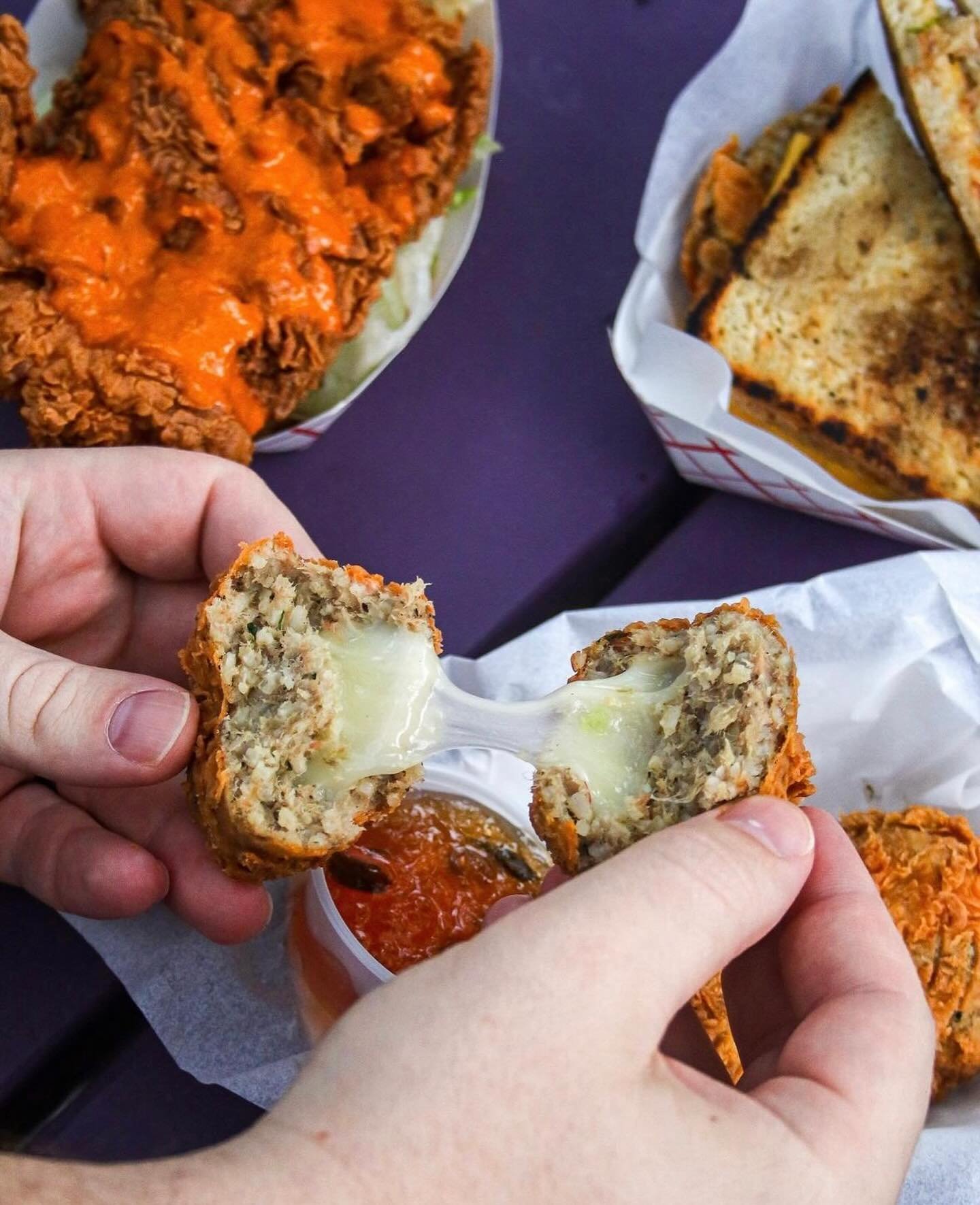 Can you handle the cheese pull? 🤤