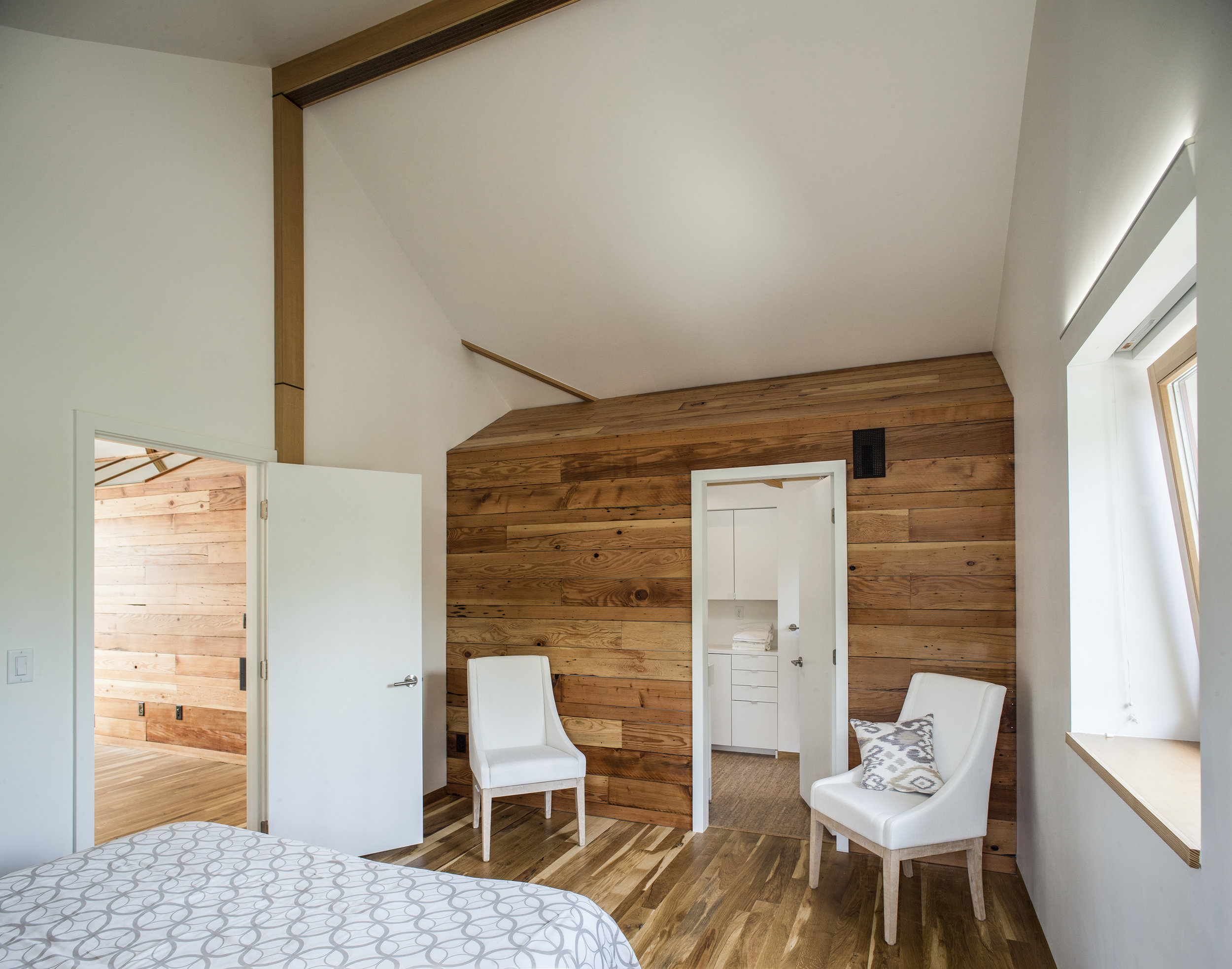 Hinge-Build-Group-bedroom.jpg