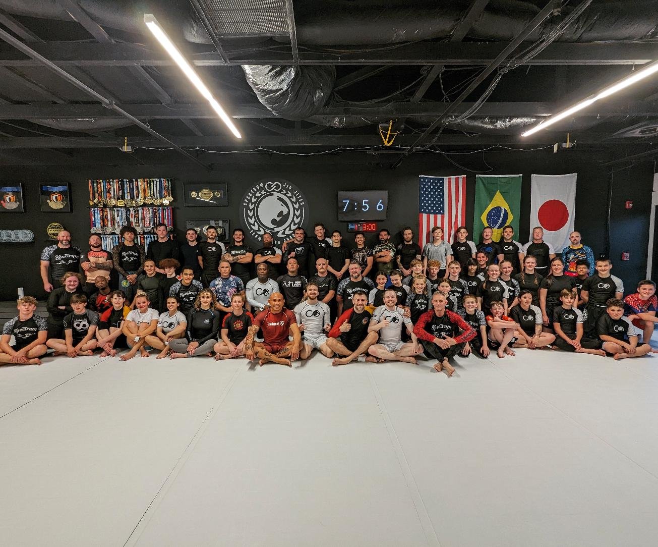 SPECTRUM JIU JITSU X ROB BIERNACKI

Thank you again to Rob Biernacki for teaching an excellent seminar focused on passing and guard retention! We had a great showing by our students and know that they took away a lot of useful information!