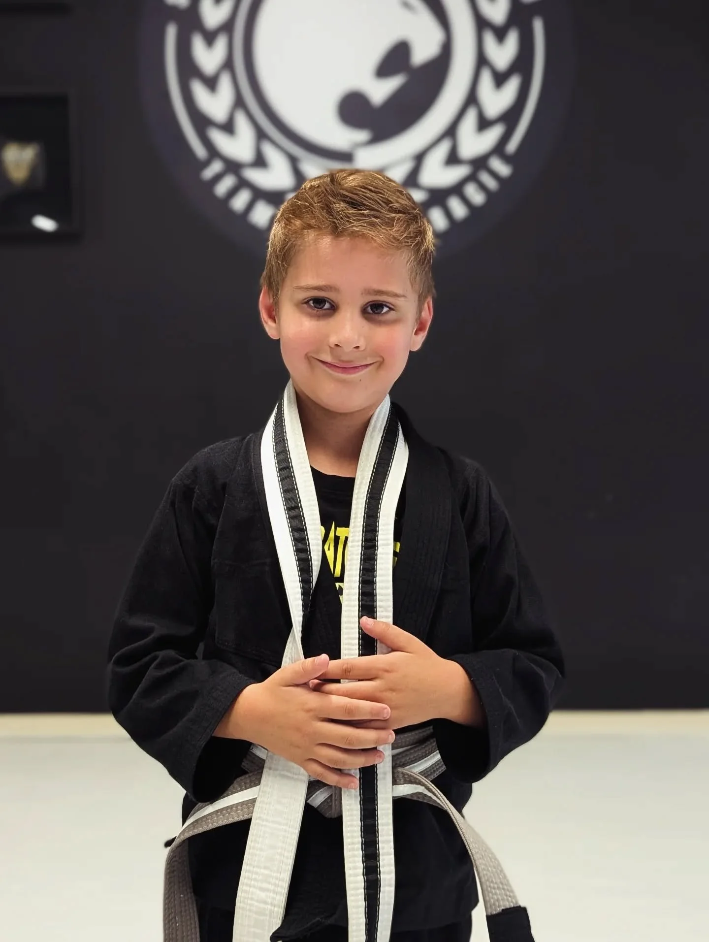 HOWIE // GREY-WHITE BELT