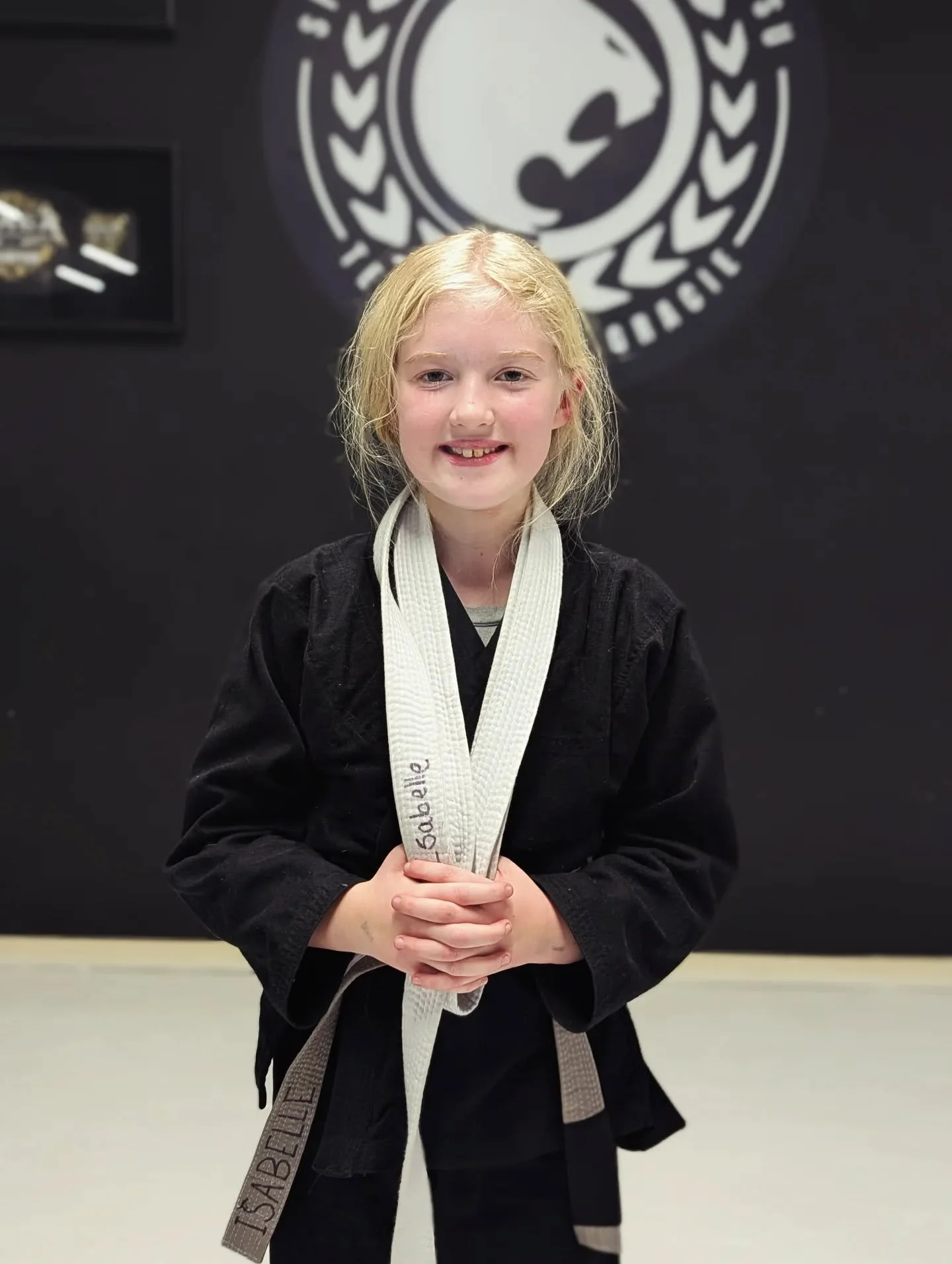 ISABELLE // GREY-WHITE BELT