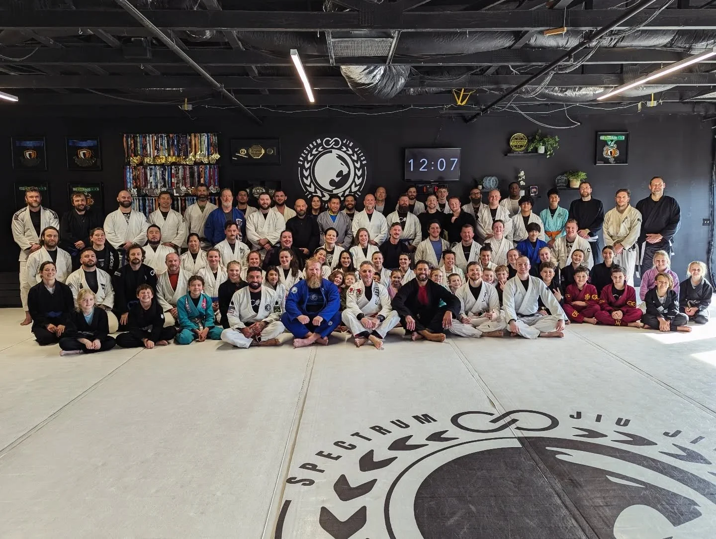 SPECTRUM JIU JITSU X DANIEL GRACIE

Thank you to Professor Daniel Gracie for sharing his knowledge with our team! We can't wait to share the mat with you again soon.
