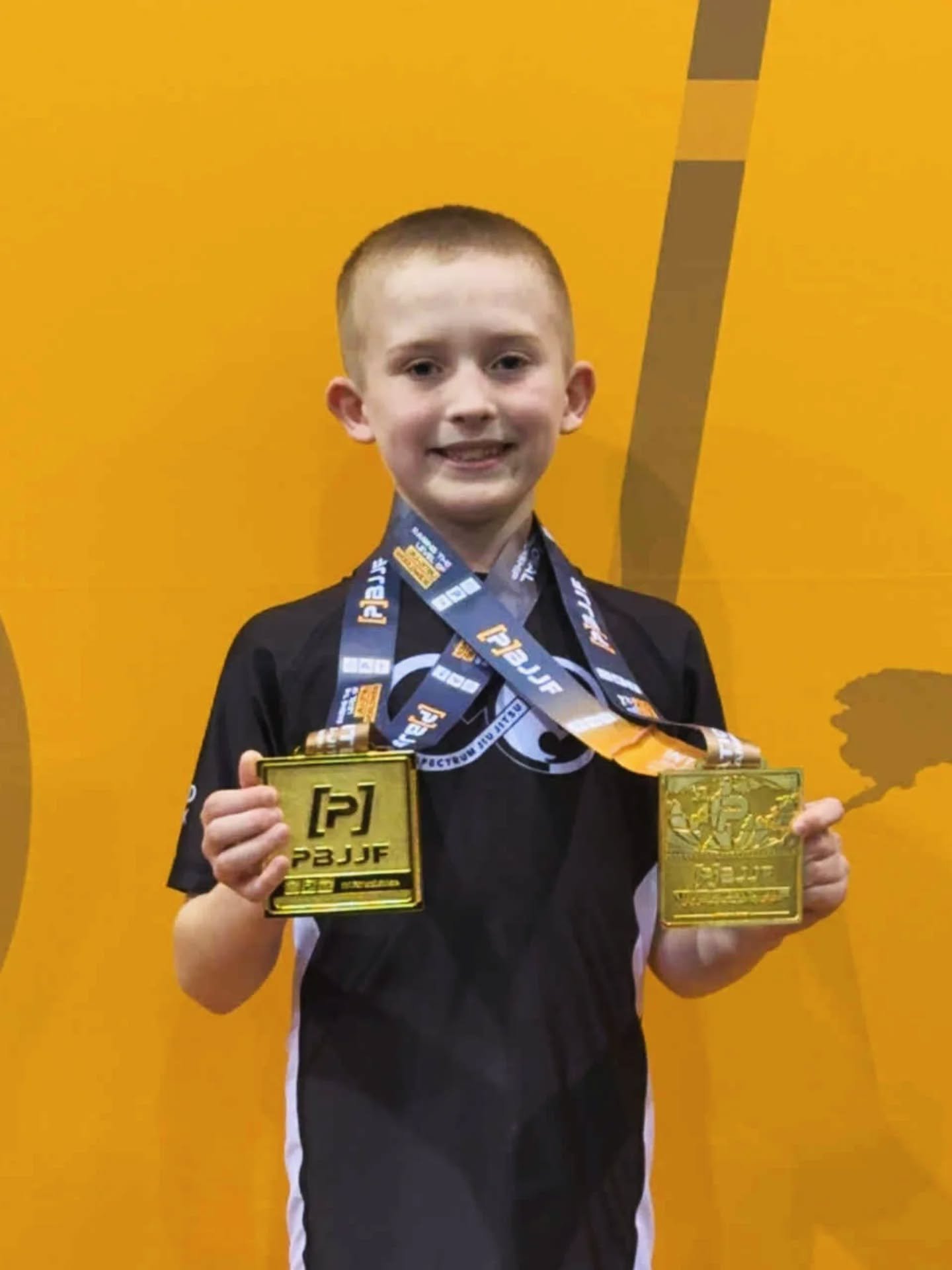 LUKAS // PBJJF BALTIMORE // 🥇🥇

Lukas had 4 matches and 4 submissions to secure double gold.
