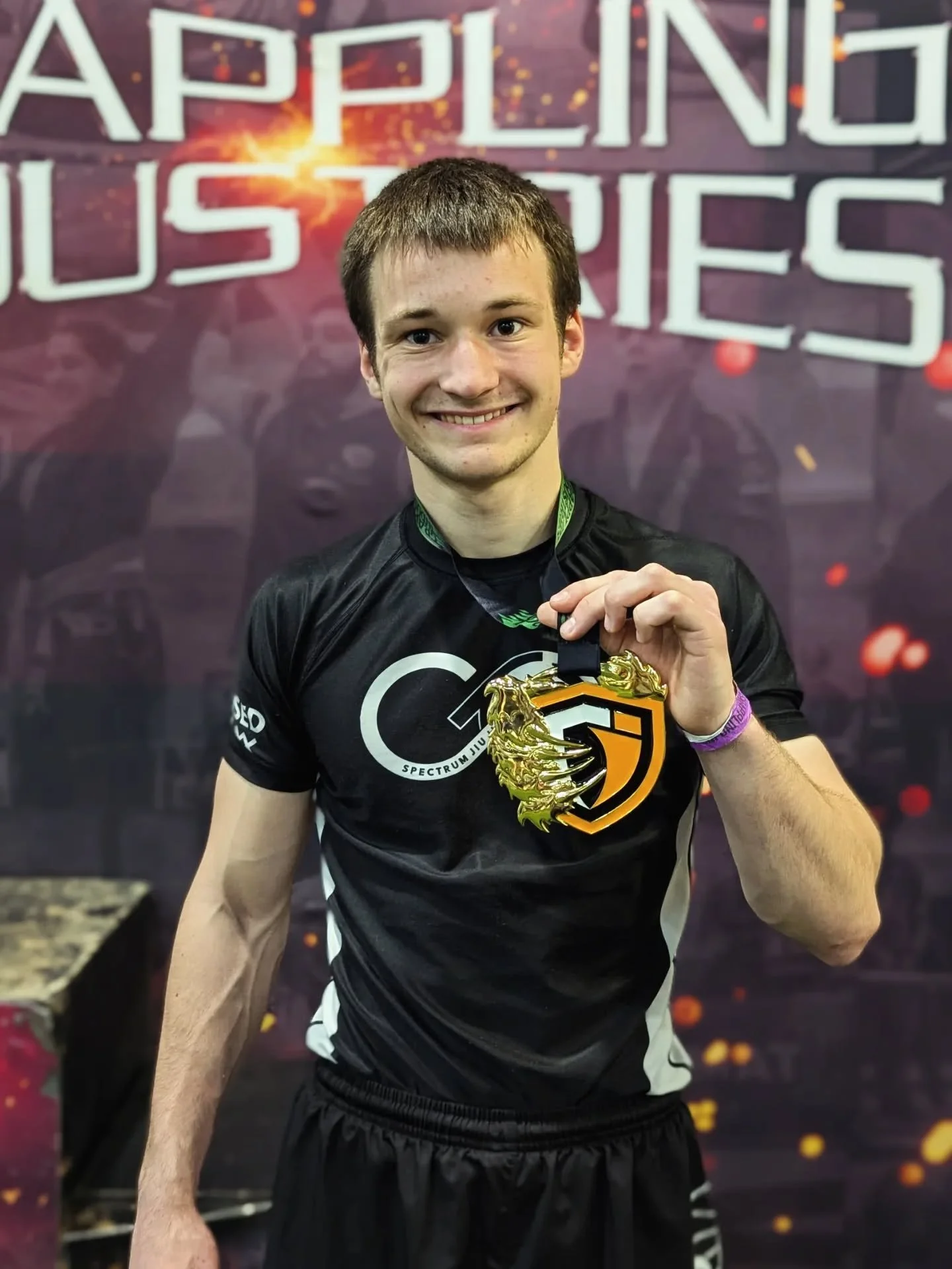 AIDAN // GRAPPLING INDUSTRIES // 🥇

At just 16 years old, Aidan moved up and dominated the adult blue belt division with all submissions and no points scored against him. 

Aidan secured 4 submission wins in only 2 minutes of total mat time - his fa