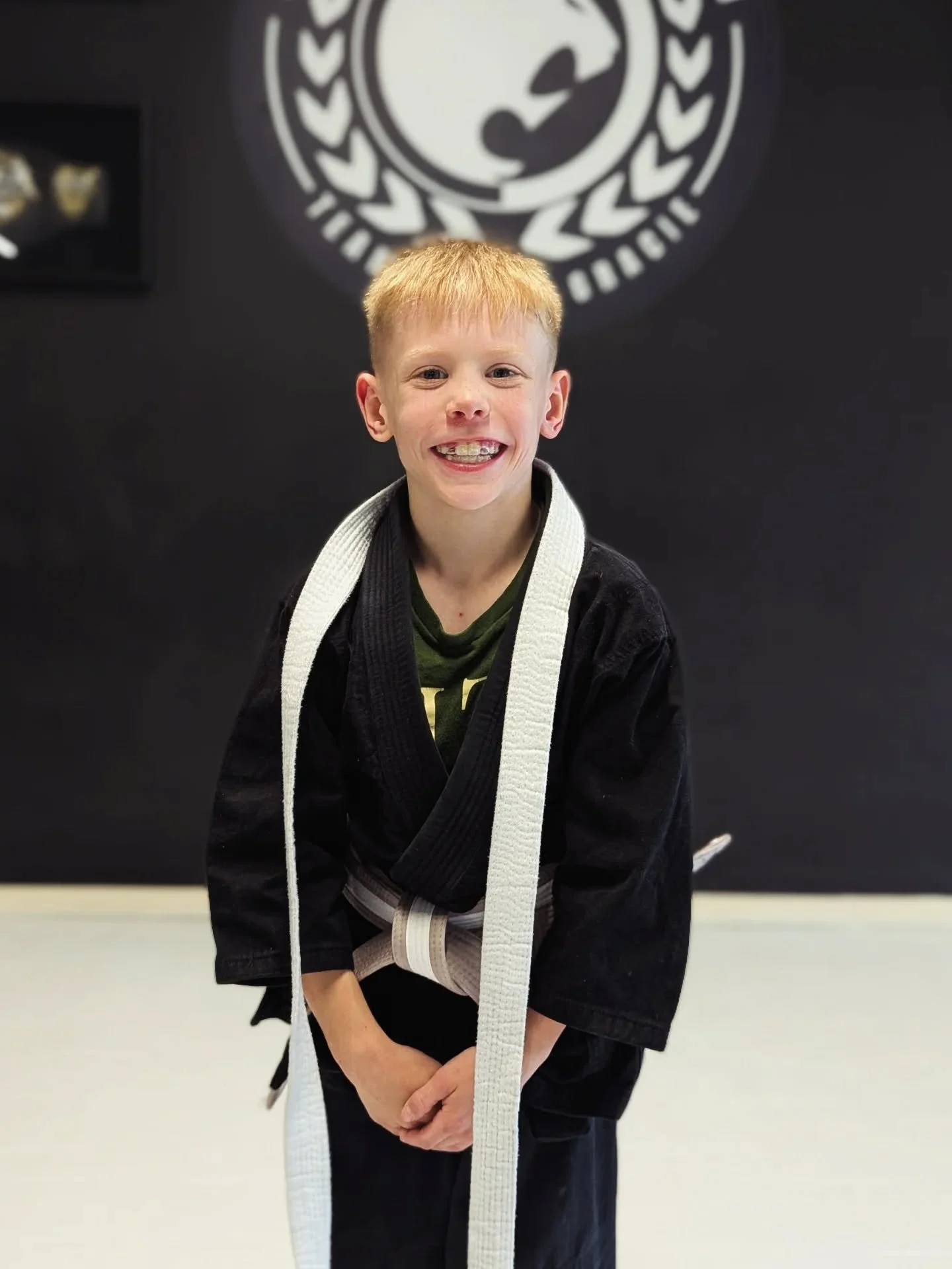 CAYSEN // GREY-WHITE BELT