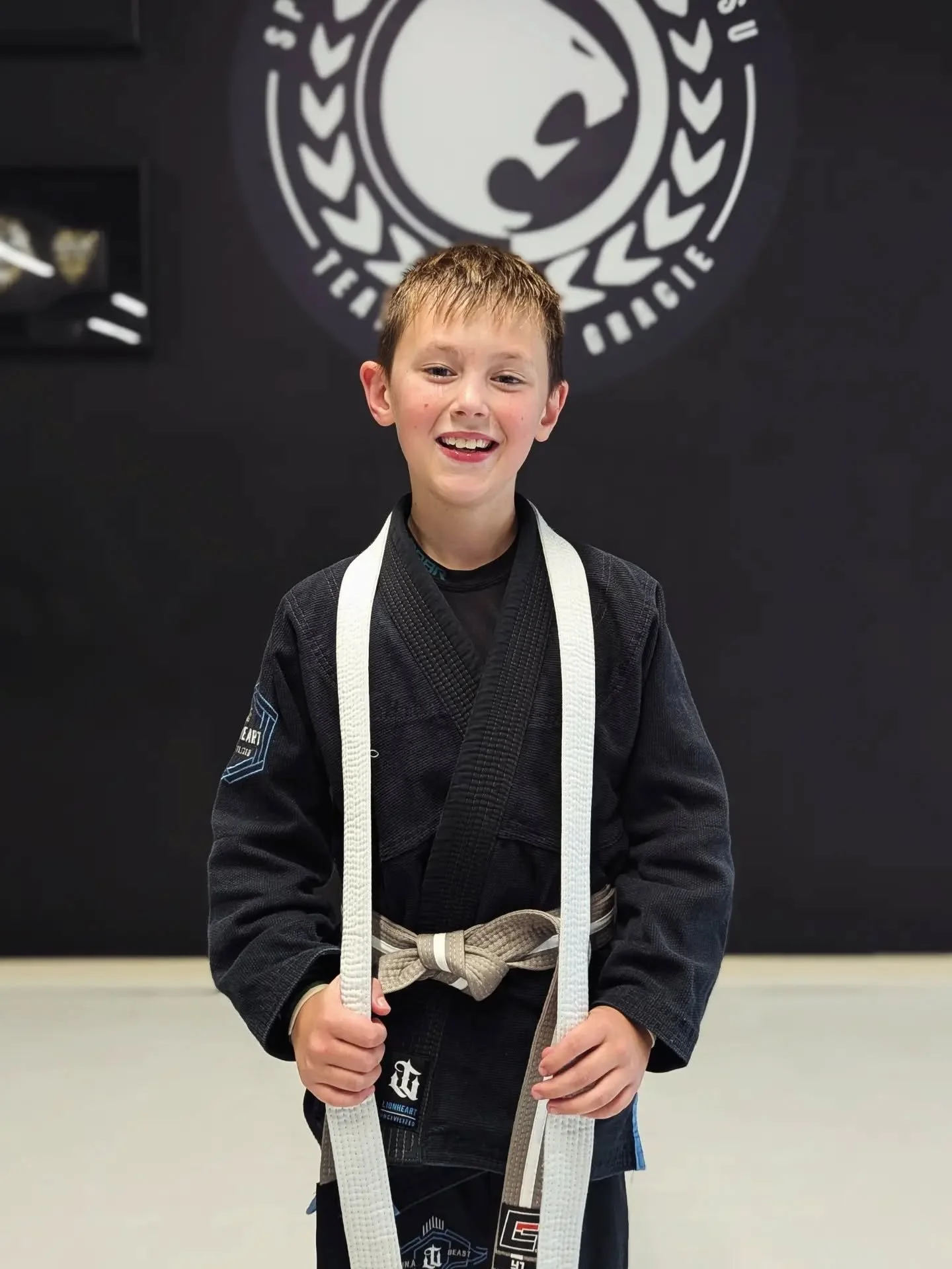 JOHN // GREY-WHITE BELT