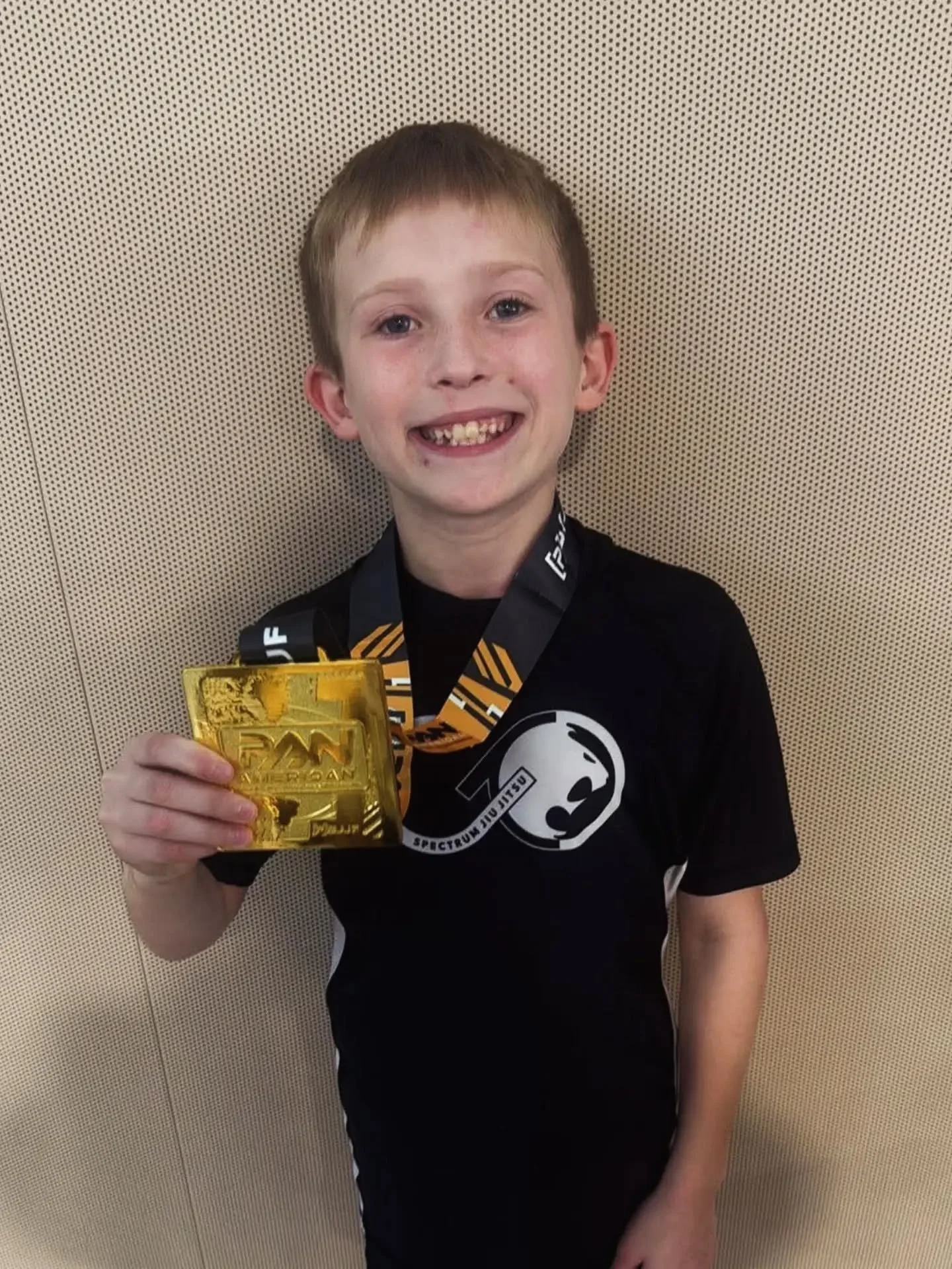 LUKAS // PBJJF WORLD CHAMPION // 🥇

Lukas had two matches and two submissions to secure nogi gold at the @pbjjf world championship.