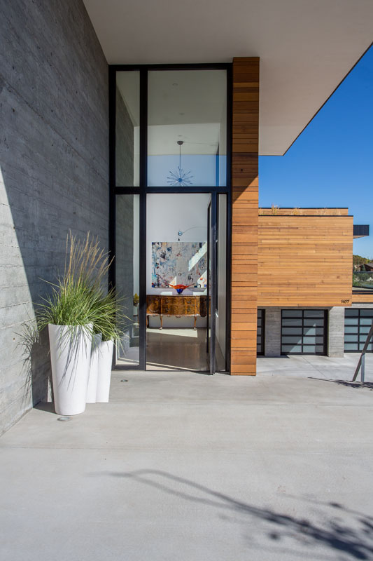 SparanoMooneyArchitecture_ParkCityModernResidence_ExteriorEntrySZ.jpg