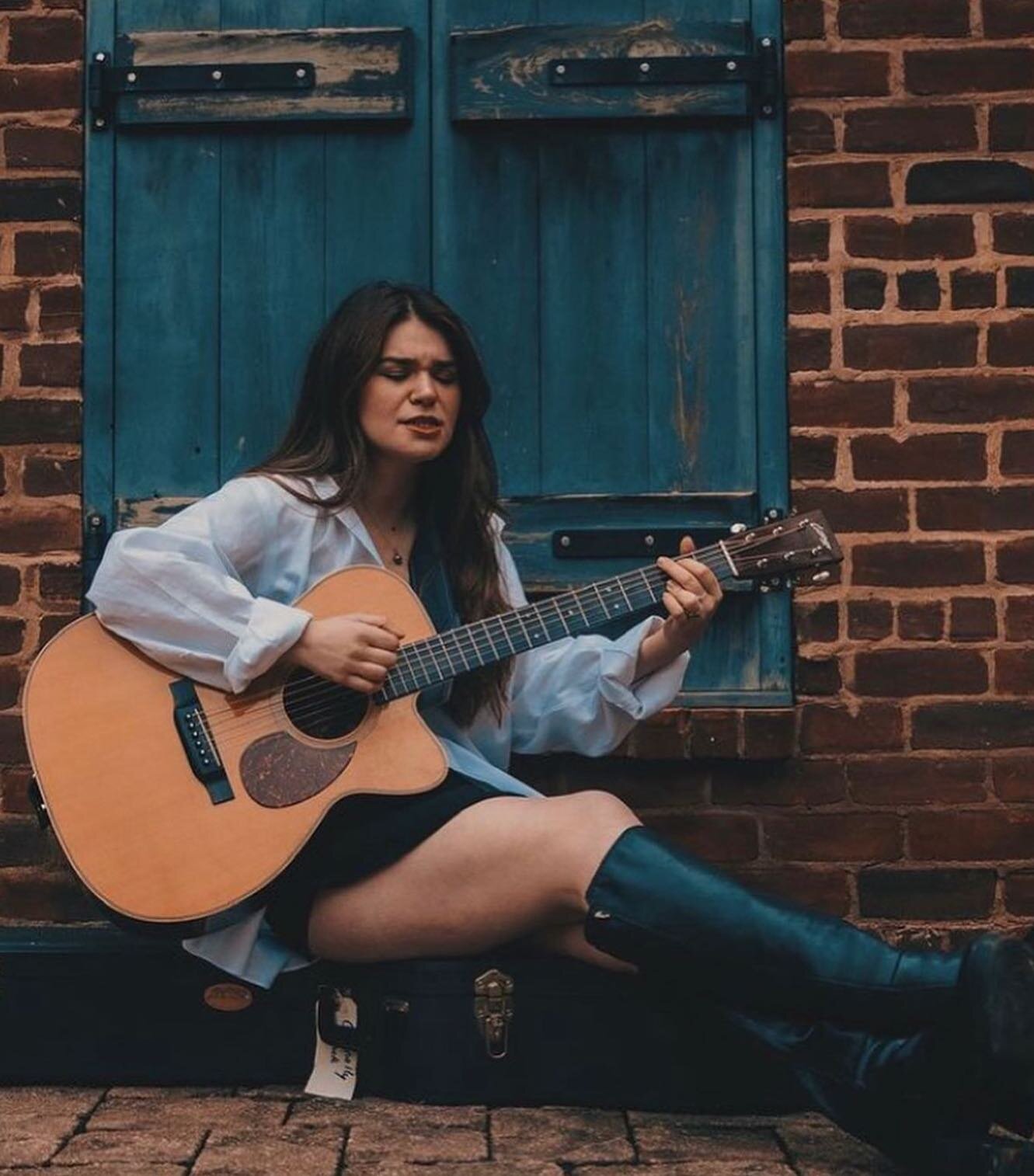 We can&rsquo;t wait for Hannah Murphy to play TONIGHT on this beautiful, sunny Saturday evening! @thehannahmurphy_ on the mic from 8-11 PM. See y&rsquo;all there!🍻✨ #GREENLINEBREWERY