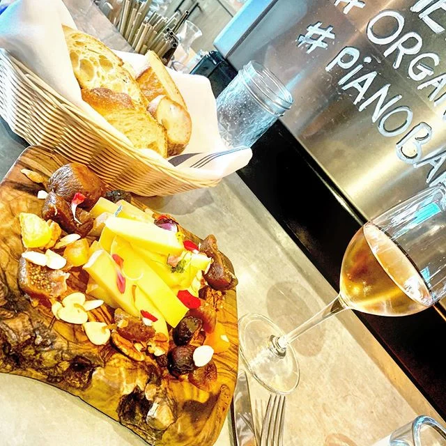 Not quite ready to let go of those French vacation vibes 🇫🇷🍷🧀