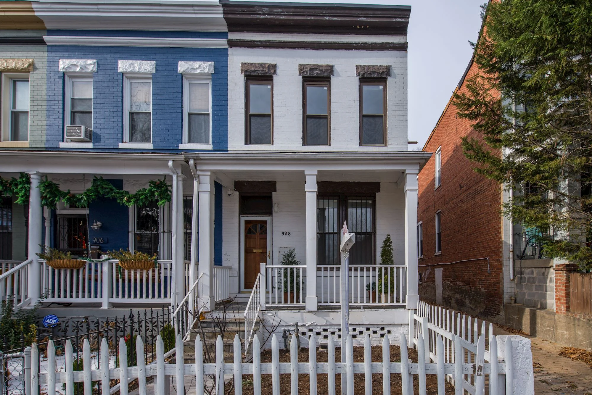 908 8th Street NE - SOLD 3 bed | 1.5 bath | view listing