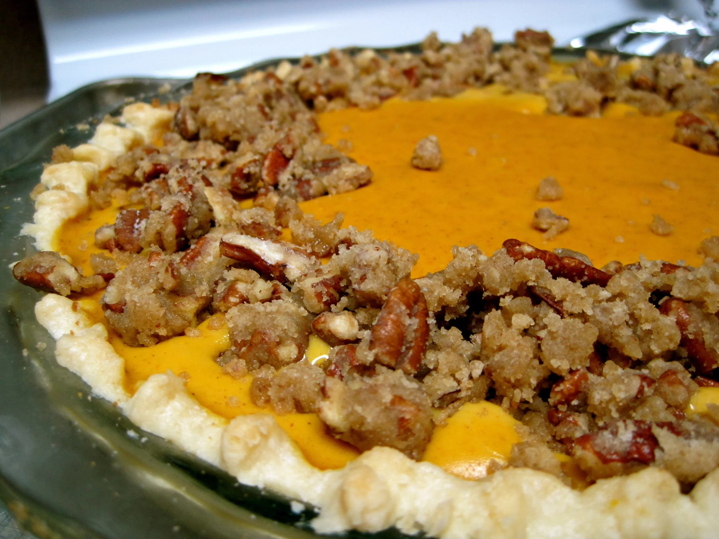 Gingersnap Pumpkin Pie with Pecan Streusel