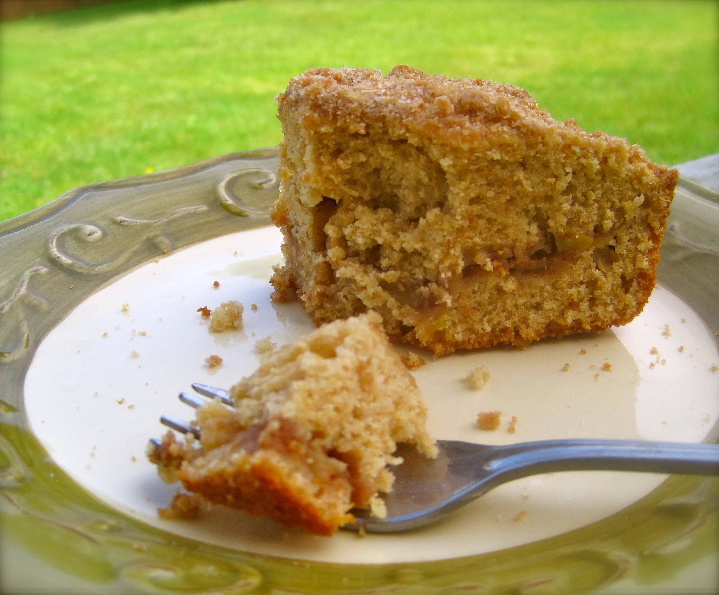 Warm Apple Cinnamon Coffee Cake