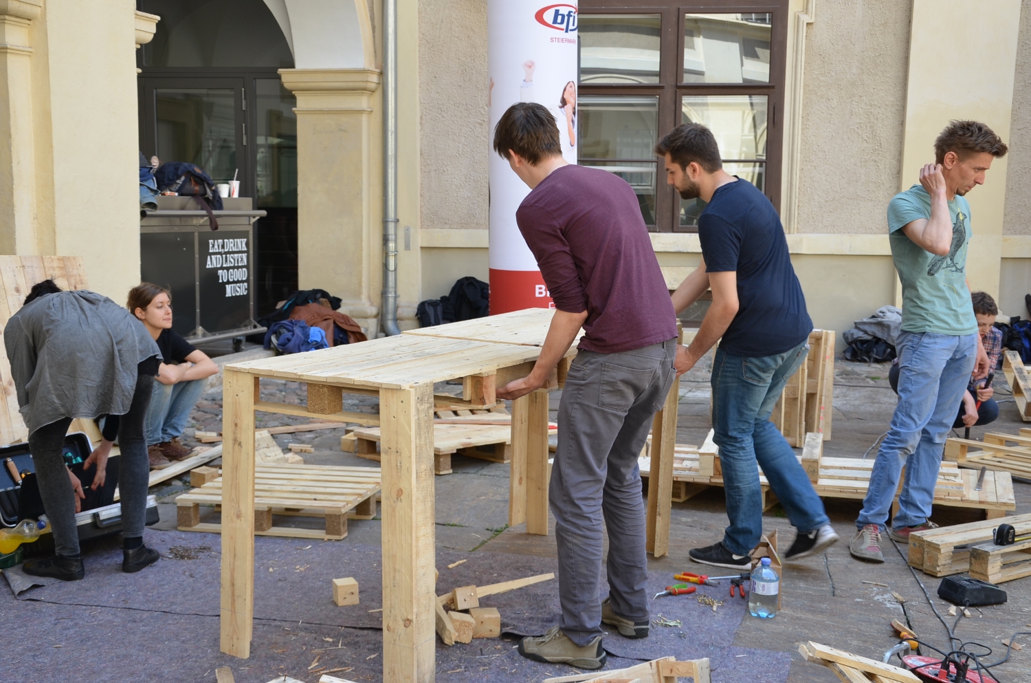 Pallet furniture building workshop