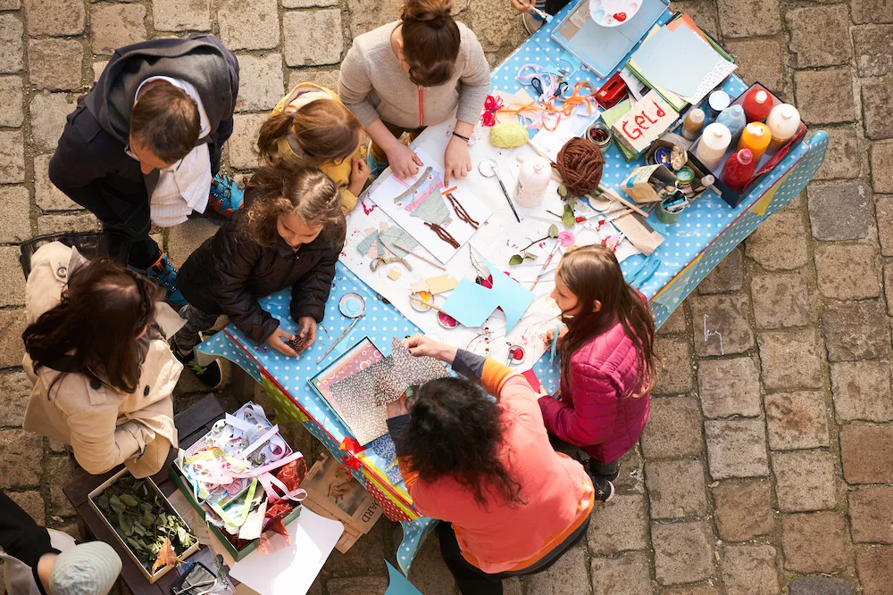 Kreative Kinder beim Workshop von Atelier Dadada aus Wien.