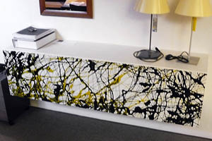 Sideboard mit Strukturmalerei Verkaufspreis CHF 3’930.00 Spezialpreis CHF 1’950.00
