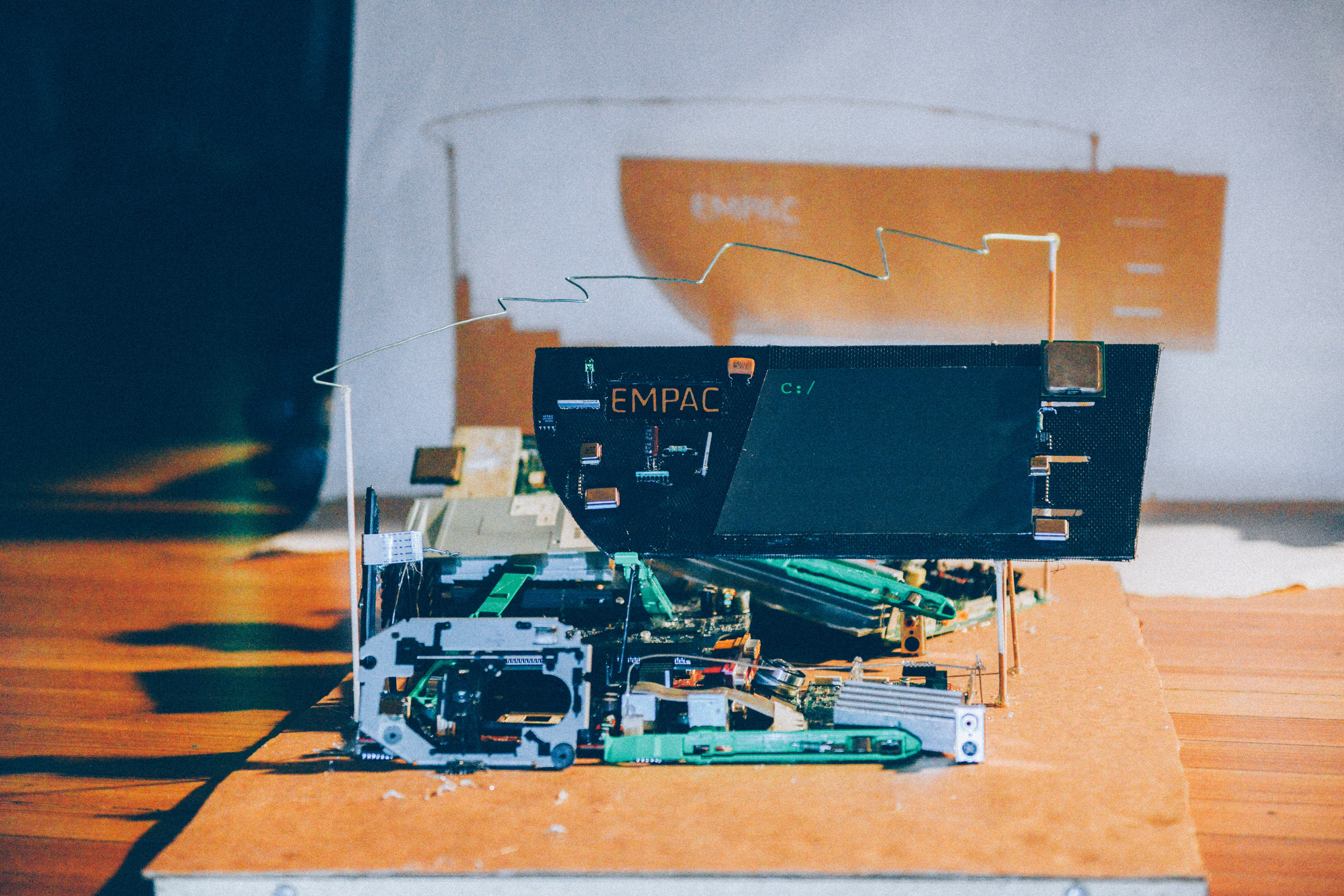 Most shadow sculptures represent the two sides of certain object or make connection between materials and objects. And this sculpture is no exception — engineering spirit within the iconic building. Made from electronic dumps.
