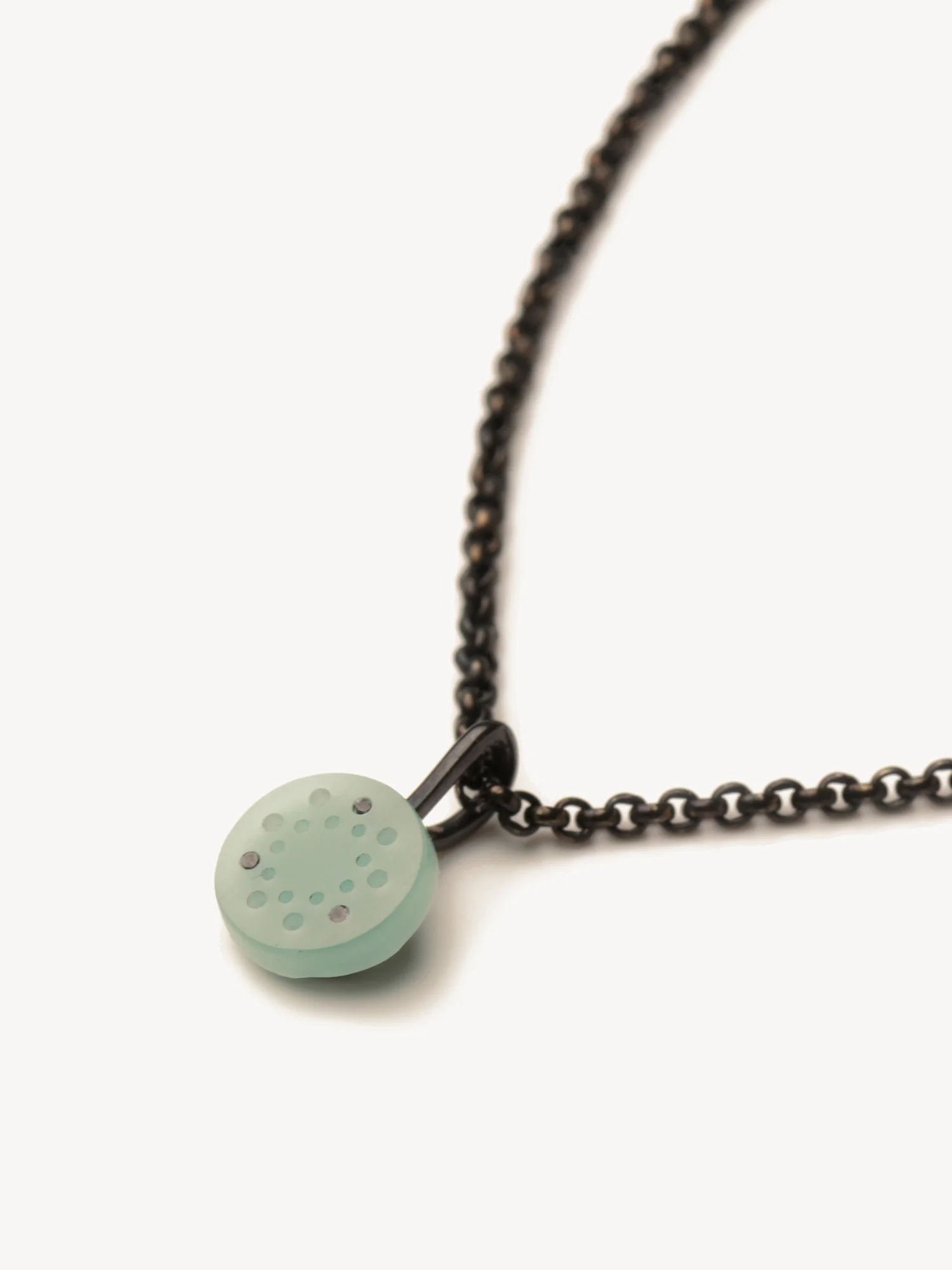 Lochwerk Petit Anhänger in Silber, schwarzrutheniert