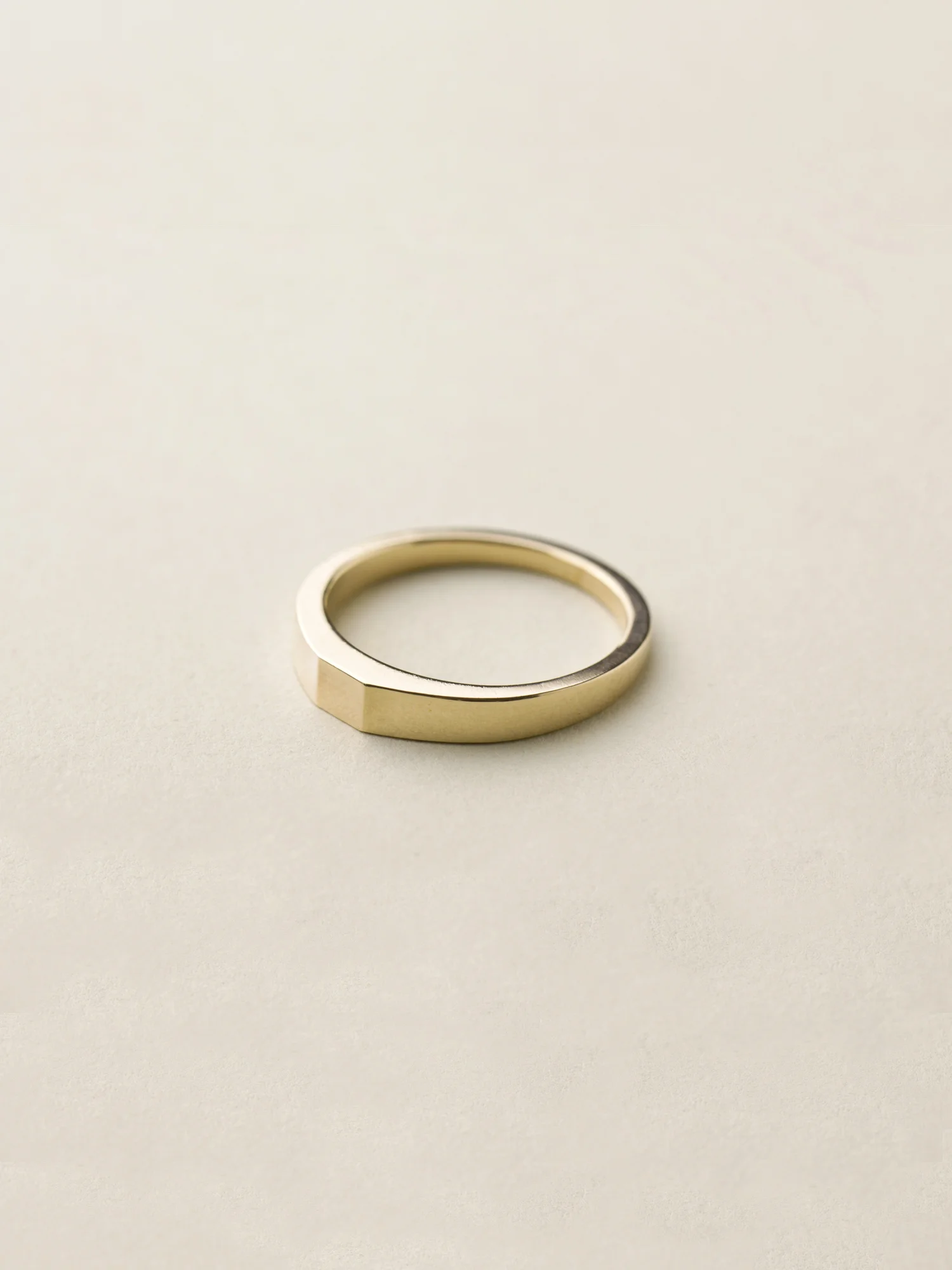 Christina-Pauls-Siegelring-modern-Gold2.jpg