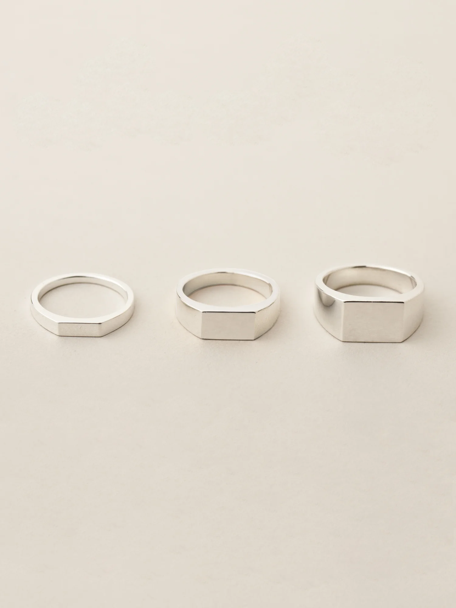 Christina-Pauls-Sgnetring-modern-Silver.jpg