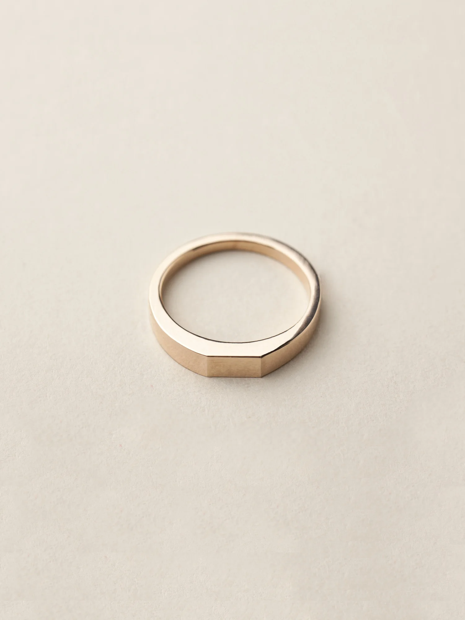 Christina-Pauls-Siegelring-minimalistisch-zart-Rosegold.jpg