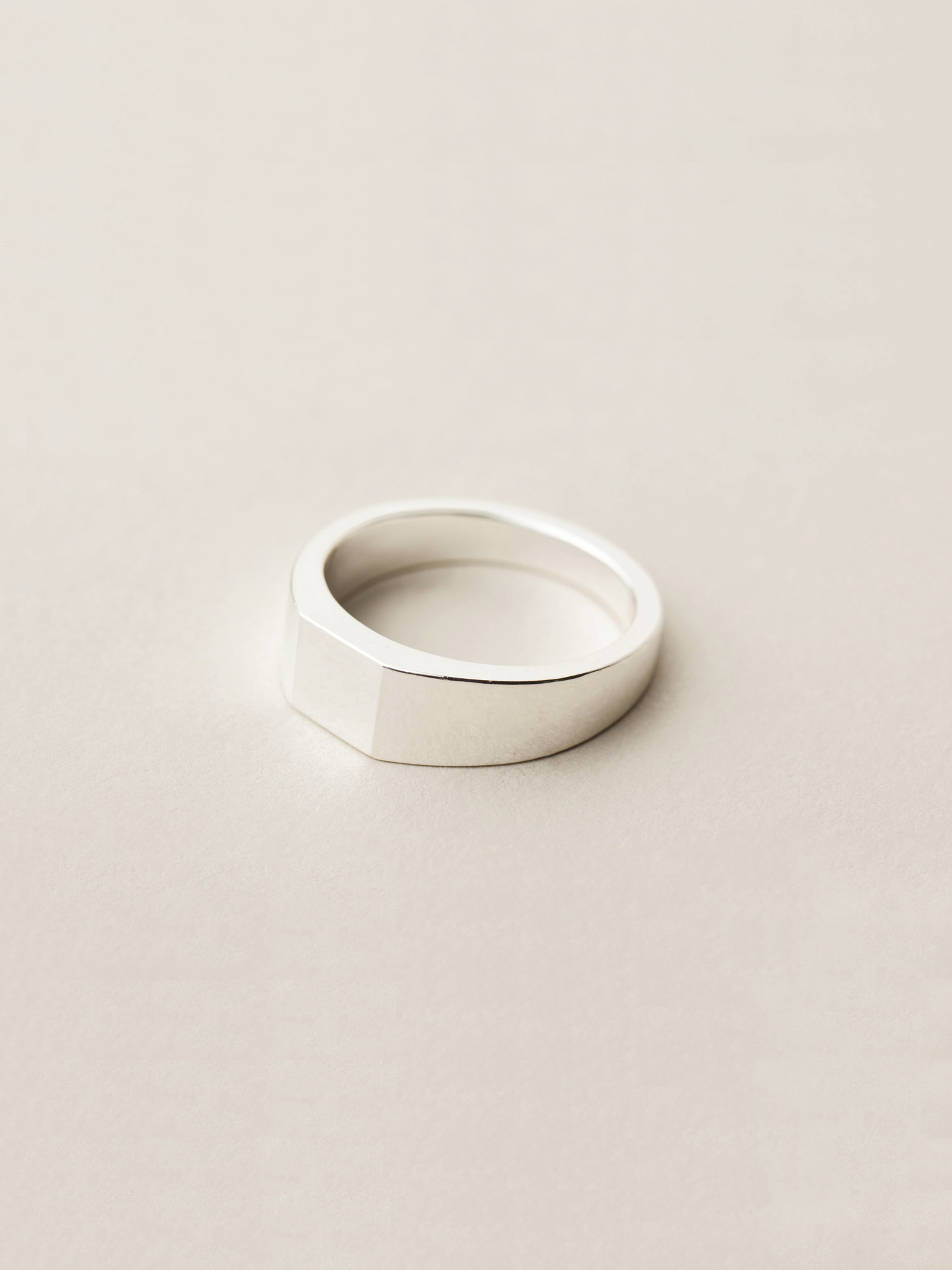 Christina-Pauls-Signetring-minimal-Silver.jpg