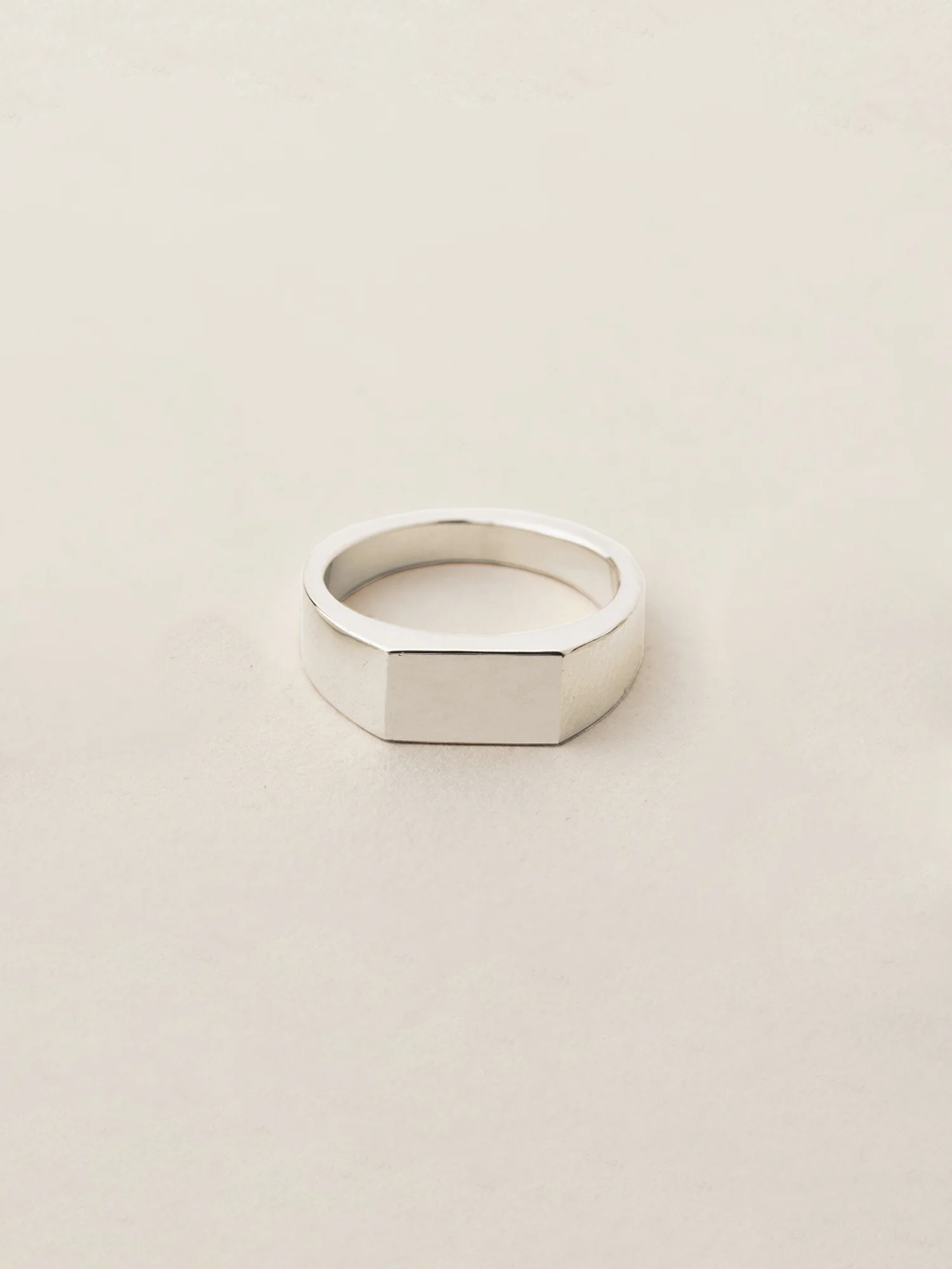 Christina-Pauls-Signetring-modern-medium-Silver.jpg