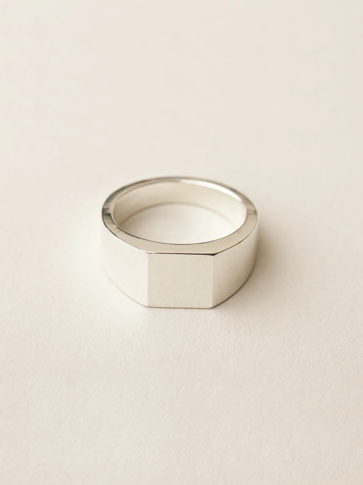 Christina-Pauls-Signetring-minimal-Silver2.jpg