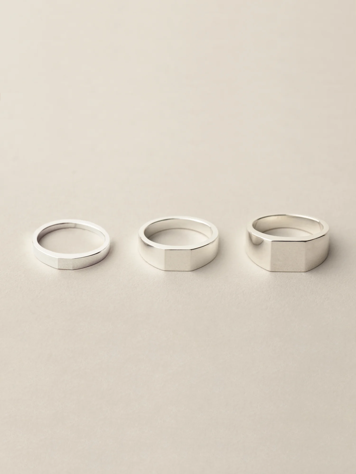 Christina-Pauls-Signetring-modern-Silber.jpg