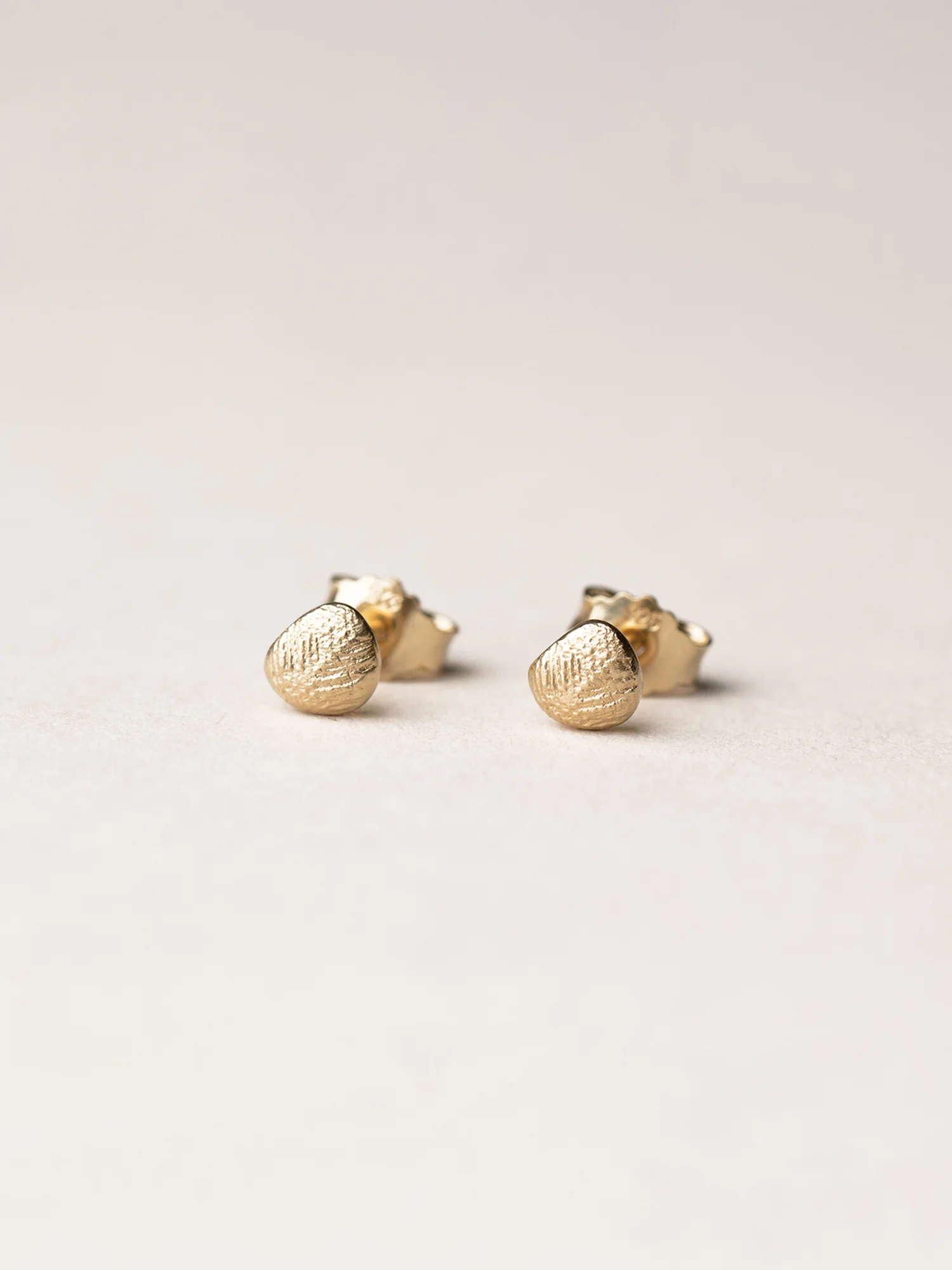 Christina-Pauls-Ohrstecker-klein-Gold-rund1.jpg