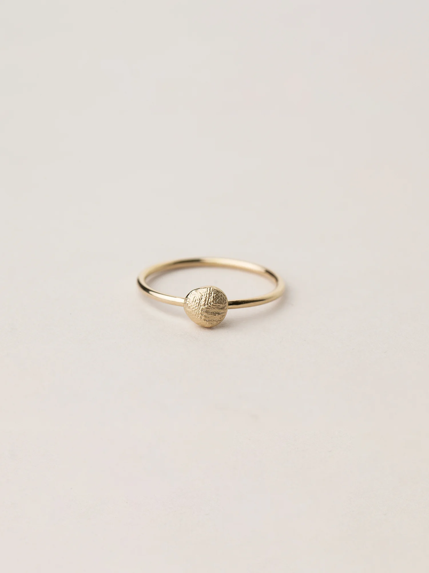 Christina-Pauls-Ring-zierlich-Gold1.jpg
