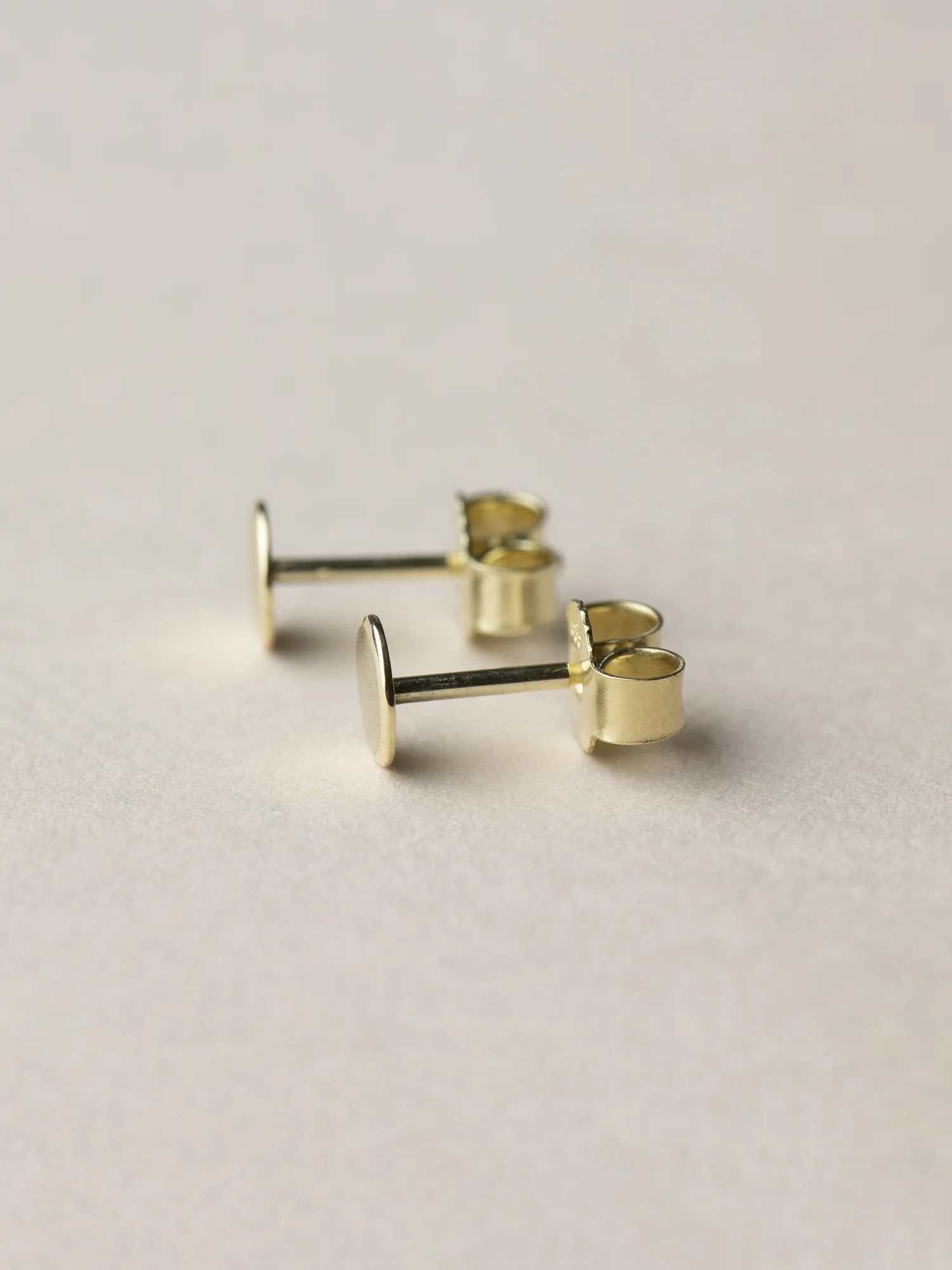 Christina-Pauls-Punkt-Ohrstecker-585-Gold-5mm1.jpg
