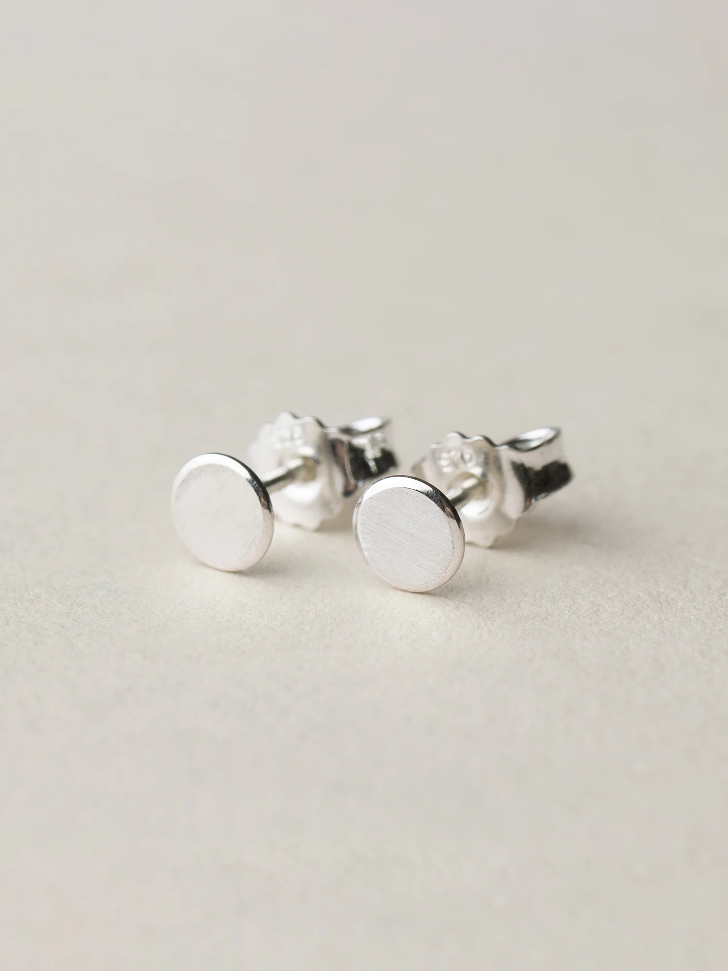Christina-Pauls-Punkt-Ohrstecker-rund-Silber-5mm2.jpg