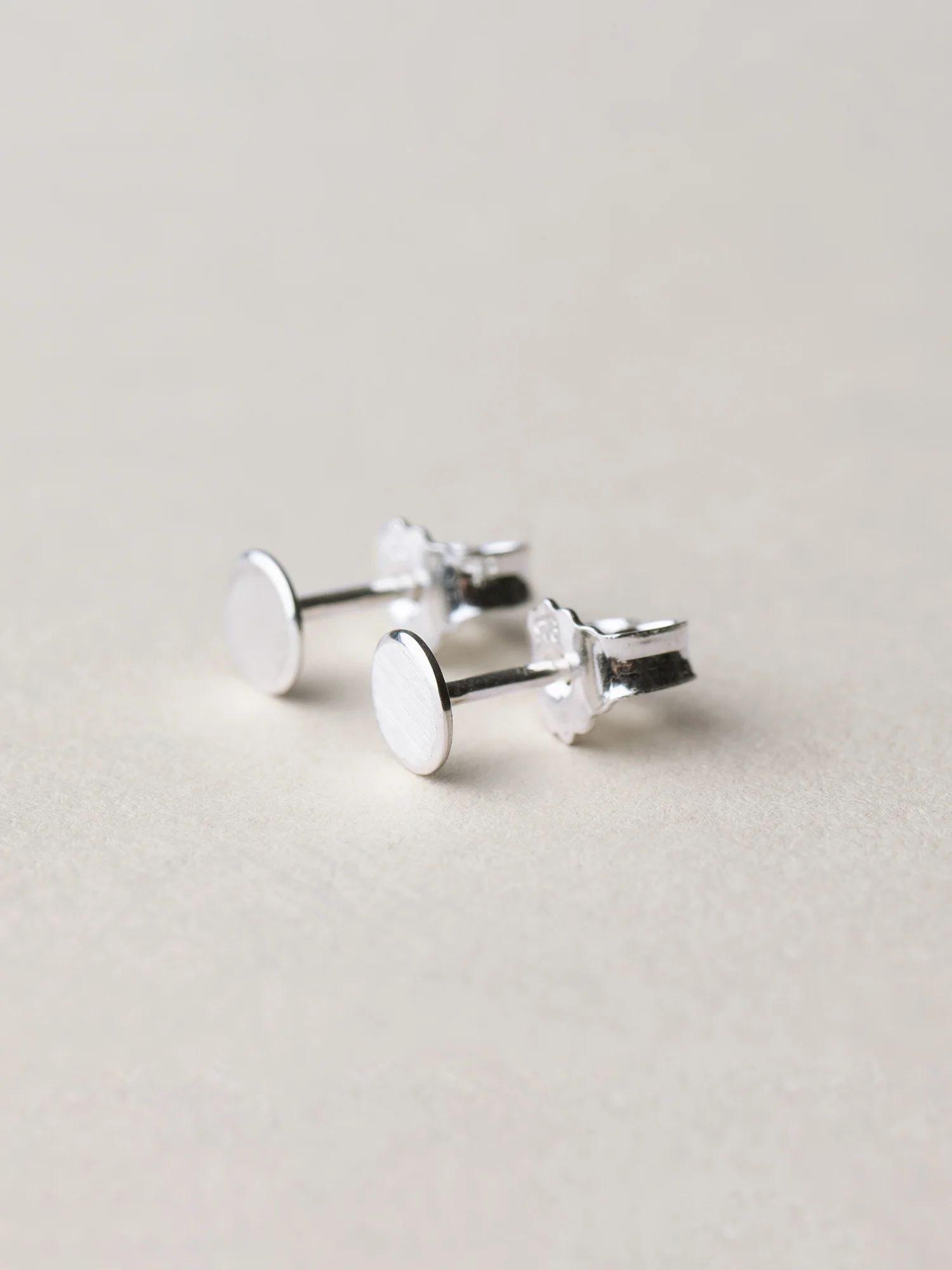 Christina-Pauls-Punkt-Ohrstecker-rund-Silber-5mm3.jpg